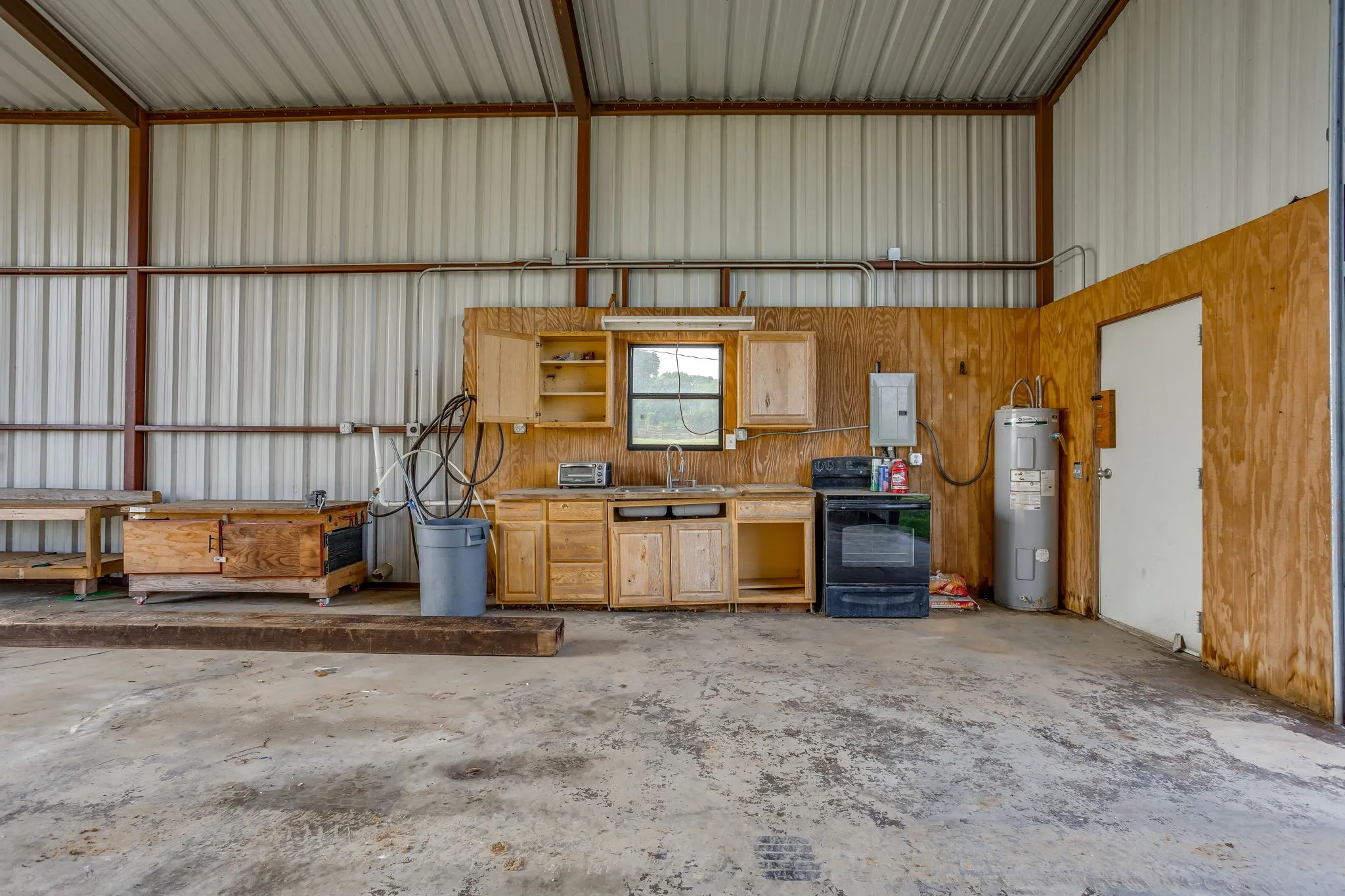 Farm For Sale in Hill County , 184 Hcr 1439, Covington, Texas 76636, 4 Bedroom, 3 Bathroom, Garage spaces, 2,318 Sqft, built in 2018, Preowned, mls#21257273, Real Estate Agent in Covington, Homes For Sale in Hill county, Homes For Sale in Covington, Realtor in Covington Texas, Real Estate Brokerage Independent Realty Texas, Luminita Cordes Realtor