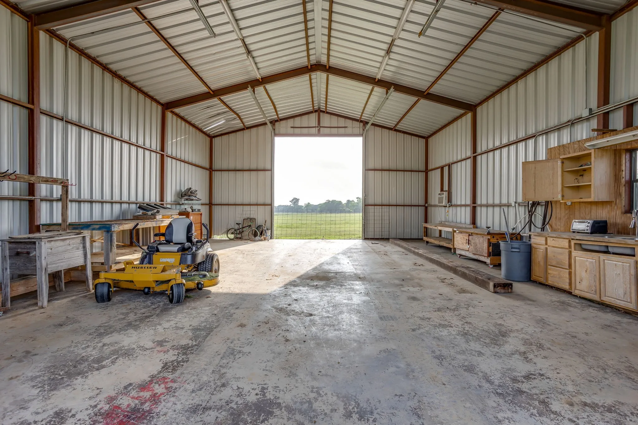 Farm For Sale in Hill County , 184 Hcr 1439, Covington, Texas 76636, 4 Bedroom, 3 Bathroom, Garage spaces, 2,318 Sqft, built in 2018, Preowned, mls#21257273, Real Estate Agent in Covington, Homes For Sale in Hill county, Homes For Sale in Covington, Realtor in Covington Texas, Real Estate Brokerage Independent Realty Texas, Luminita Cordes Realtor