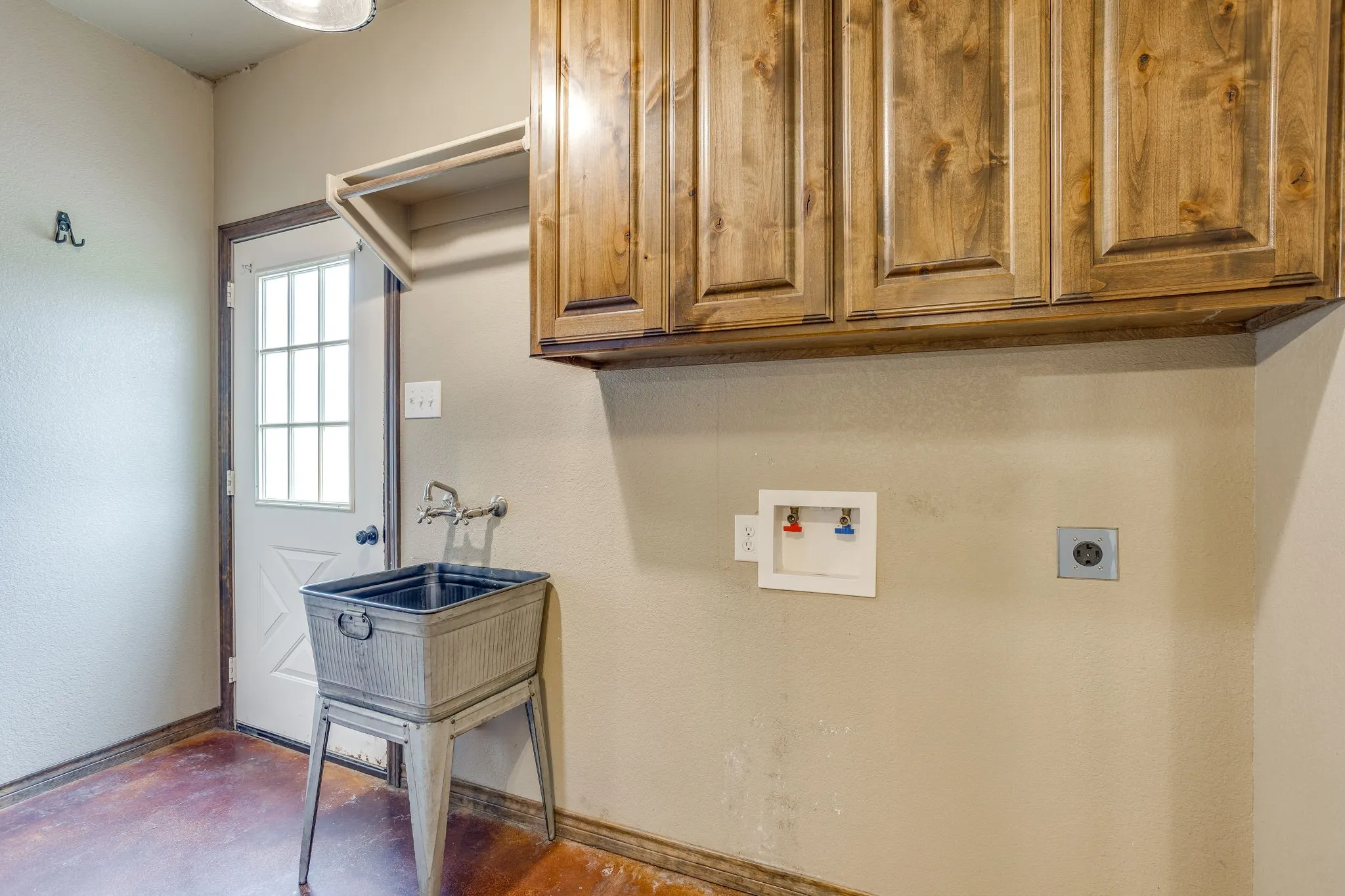 Farm For Sale in Hill County , 184 Hcr 1439, Covington, Texas 76636, 4 Bedroom, 3 Bathroom, Garage spaces, 2,318 Sqft, built in 2018, Preowned, mls#21257273, Real Estate Agent in Covington, Homes For Sale in Hill county, Homes For Sale in Covington, Realtor in Covington Texas, Real Estate Brokerage Independent Realty Texas, Luminita Cordes Realtor