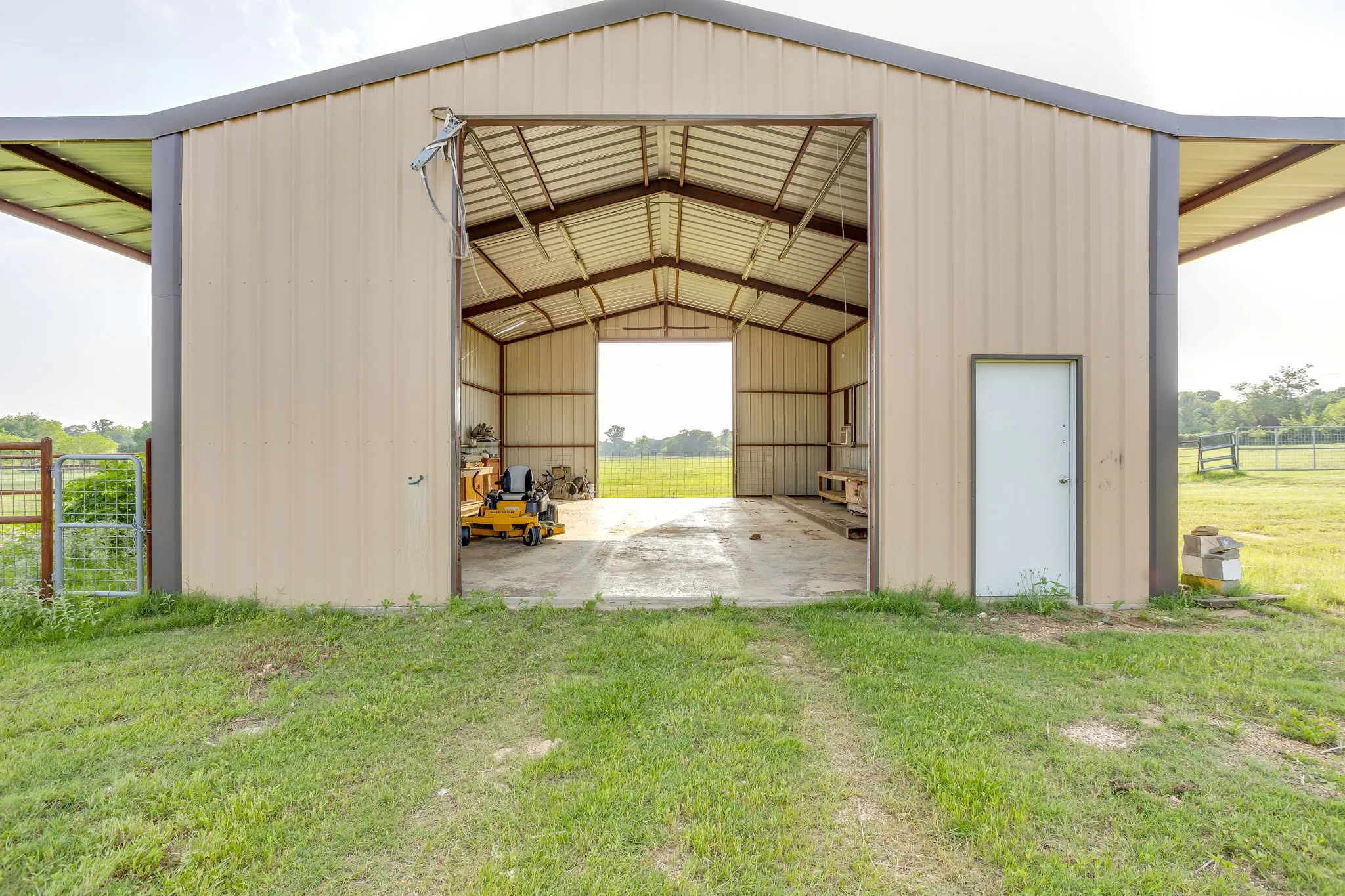 Farm For Sale in Hill County , 184 Hcr 1439, Covington, Texas 76636, 4 Bedroom, 3 Bathroom, Garage spaces, 2,318 Sqft, built in 2018, Preowned, mls#21257273, Real Estate Agent in Covington, Homes For Sale in Hill county, Homes For Sale in Covington, Realtor in Covington Texas, Real Estate Brokerage Independent Realty Texas, Luminita Cordes Realtor