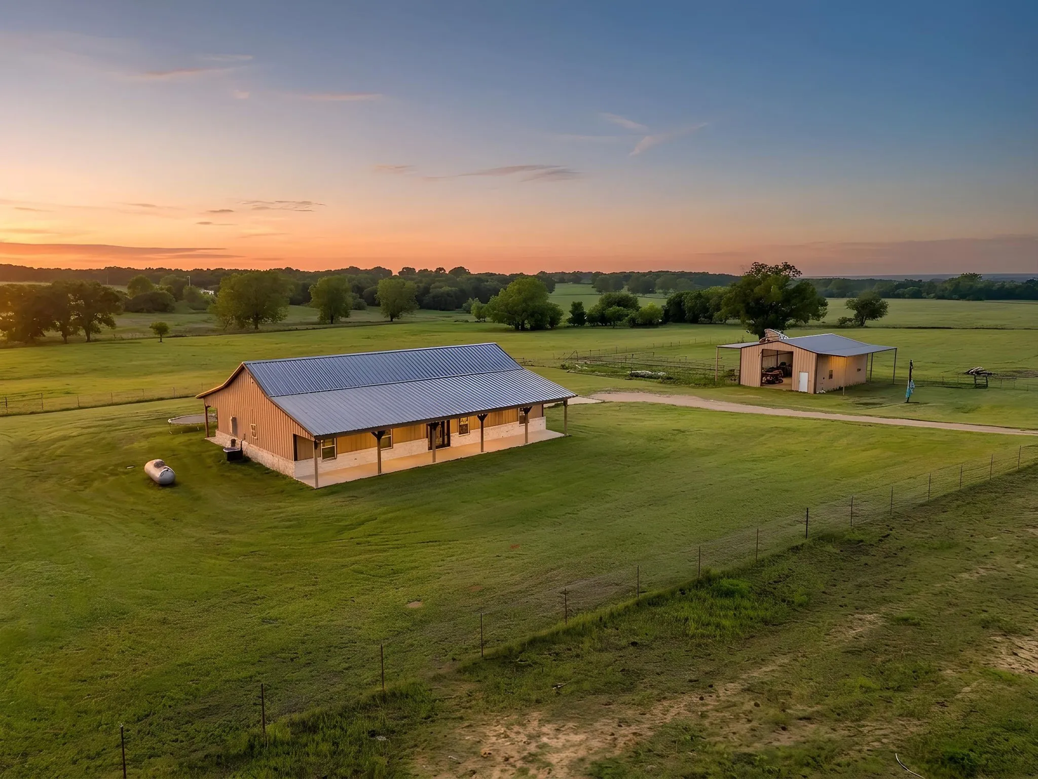 Farm For Sale in Hill County , 184 Hcr 1439, Covington, Texas 76636, 4 Bedroom, 3 Bathroom, Garage spaces, 2,318 Sqft, built in 2018, Preowned, mls#21257273, Real Estate Agent in Covington, Homes For Sale in Hill county, Homes For Sale in Covington, Realtor in Covington Texas, Real Estate Brokerage Independent Realty Texas, Luminita Cordes Realtor