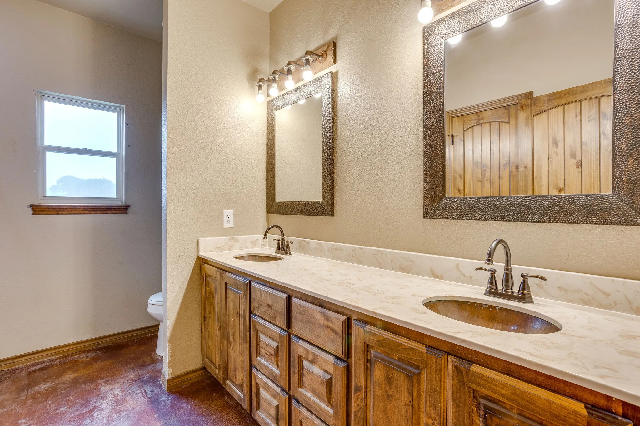 Farm For Sale in Hill County , 184 Hcr 1439, Covington, Texas 76636, 4 Bedroom, 3 Bathroom, Garage spaces, 2,318 Sqft, built in 2018, Preowned, mls#21257273, Real Estate Agent in Covington, Homes For Sale in Hill county, Homes For Sale in Covington, Realtor in Covington Texas, Real Estate Brokerage Independent Realty Texas, Luminita Cordes Realtor