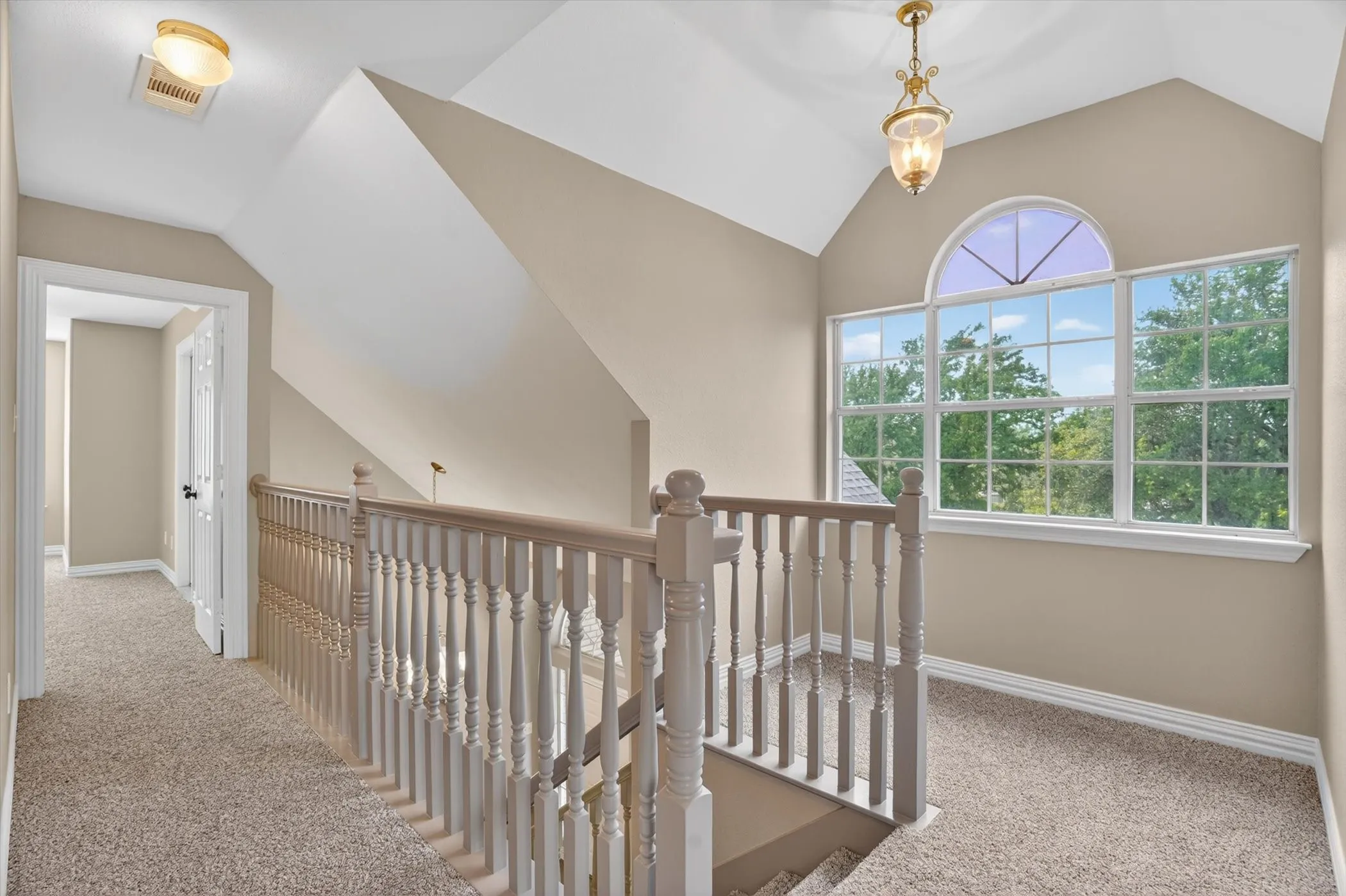 Single Family Residence For Sale in Parker County , 309 Verde Road, Willow Park, Texas 76087, 4 Bedroom, 3 Bathroom, 3 Garage spaces, 2,833 Sqft, built in 1998, Preowned, Price $635,000, mls#21256944, Real Estate Agent in Willow Park, Homes For Sale in Parker county, Homes For Sale in Willow Park, Realtor in Willow Park Texas, Real Estate Brokerage Independent Realty Texas, Luminita Cordes Realtor