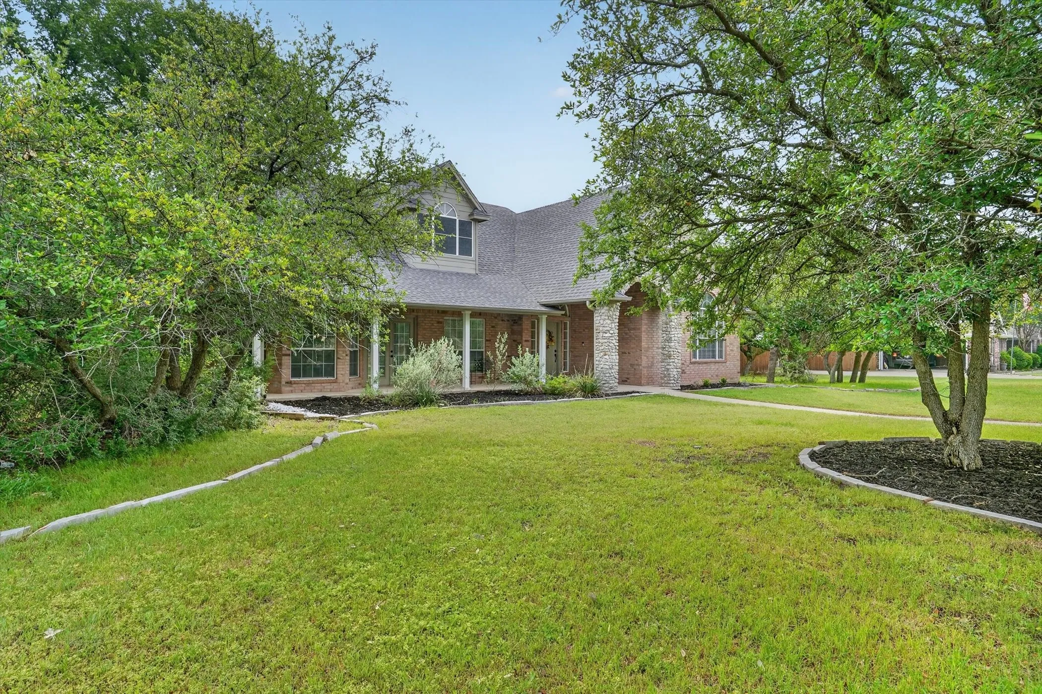 Single Family Residence For Sale in Parker County , 309 Verde Road, Willow Park, Texas 76087, 4 Bedroom, 3 Bathroom, 3 Garage spaces, 2,833 Sqft, built in 1998, Preowned, Price $635,000, mls#21256944, Real Estate Agent in Willow Park, Homes For Sale in Parker county, Homes For Sale in Willow Park, Realtor in Willow Park Texas, Real Estate Brokerage Independent Realty Texas, Luminita Cordes Realtor