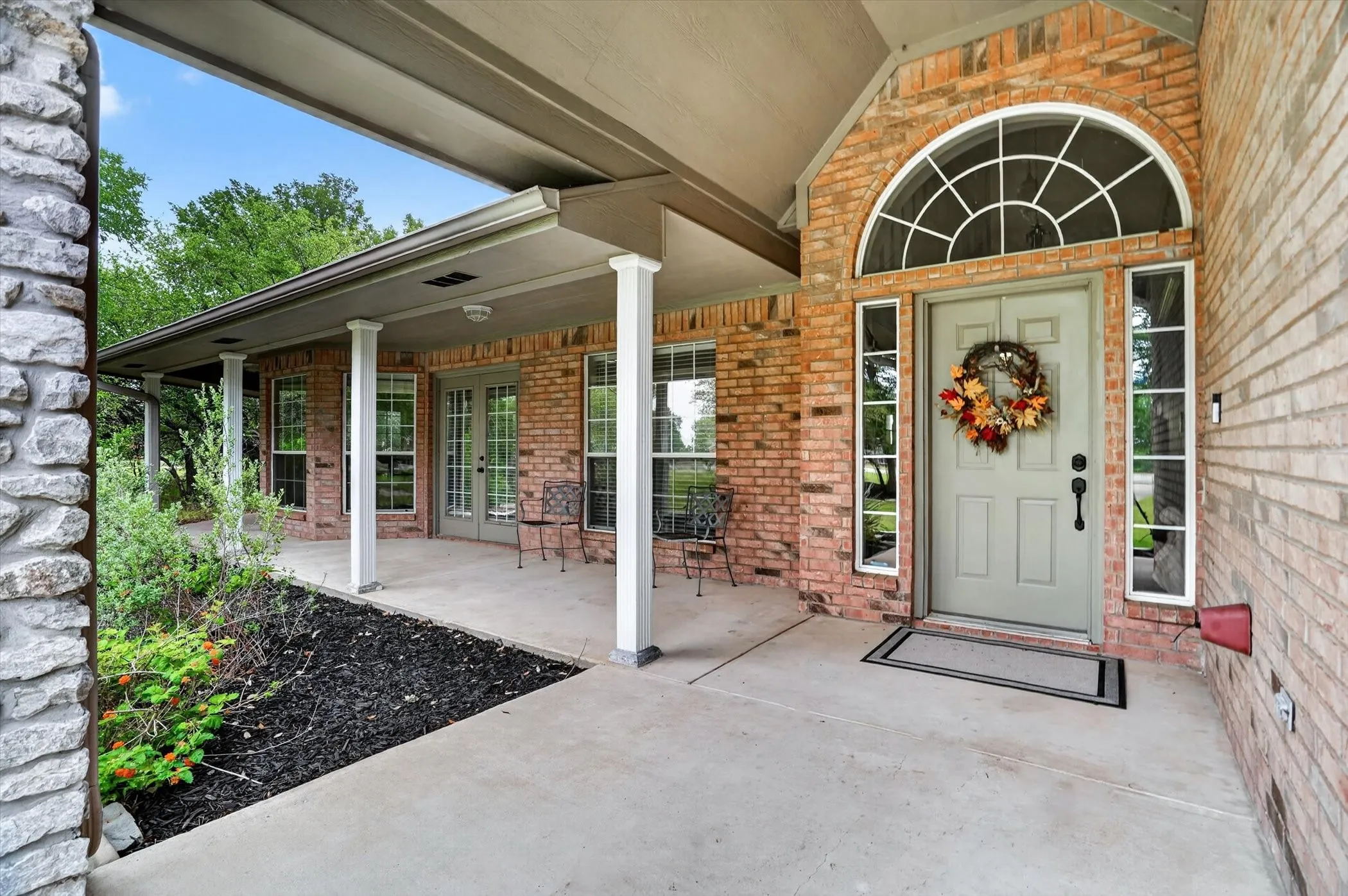 Single Family Residence For Sale in Parker County , 309 Verde Road, Willow Park, Texas 76087, 4 Bedroom, 3 Bathroom, 3 Garage spaces, 2,833 Sqft, built in 1998, Preowned, Price $635,000, mls#21256944, Real Estate Agent in Willow Park, Homes For Sale in Parker county, Homes For Sale in Willow Park, Realtor in Willow Park Texas, Real Estate Brokerage Independent Realty Texas, Luminita Cordes Realtor