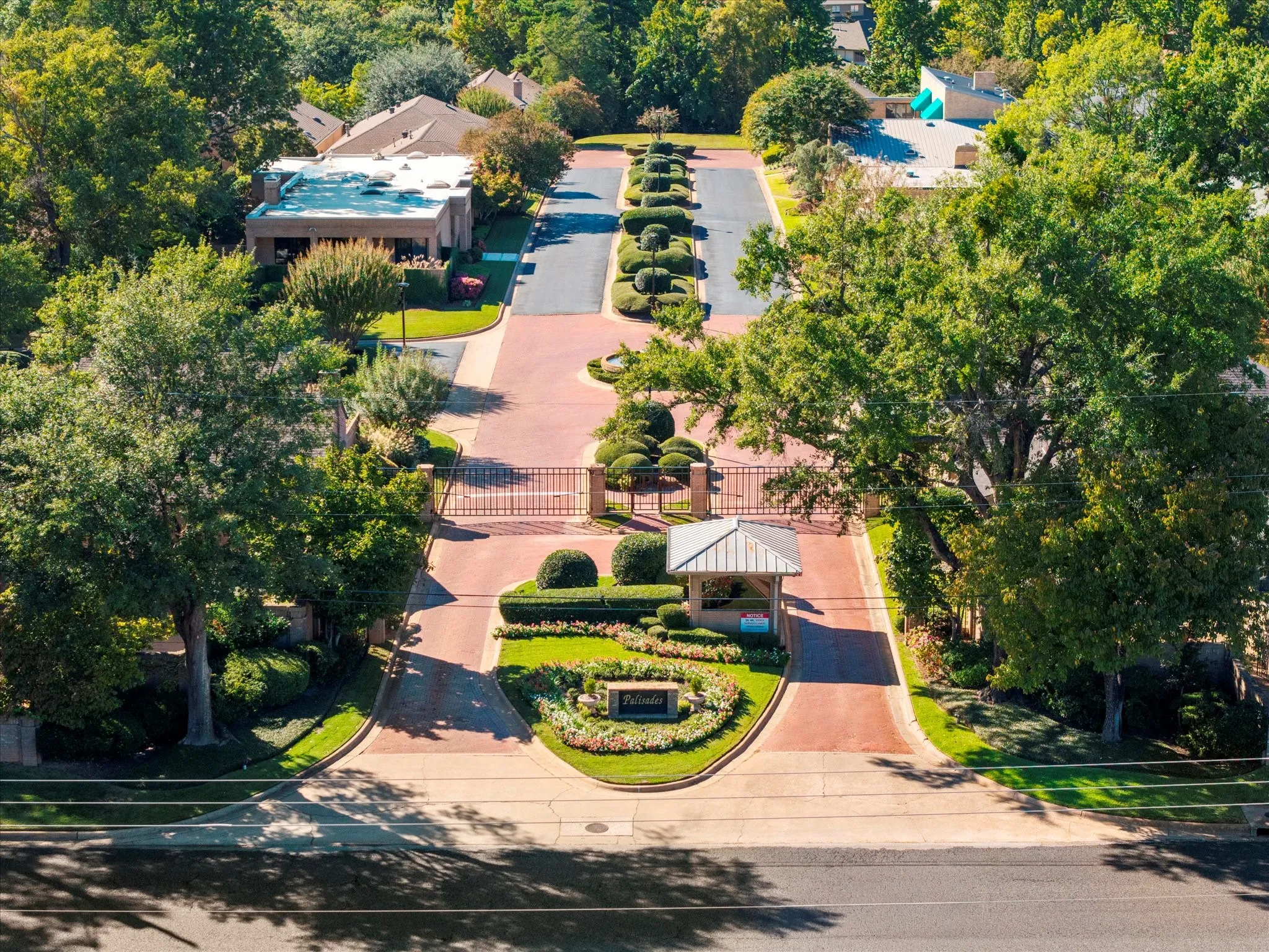 Single Family Residence For Sale in Gregg County , 45 Palisades Boulevard, Longview, Texas 75605, 3 Bedrooms, 5 Bathrooms, 2 Garage spaces, 5,801 Sqft, built in 2002, Preowned, Price $1,095,000, mls#21257961, Real Estate Agent in Longview, Homes For Sale in Gregg county, Homes For Sale in Longview, Realtor in Longview Texas, Real Estate Brokerage Independent Realty Texas, Luminita Cordes Realtor