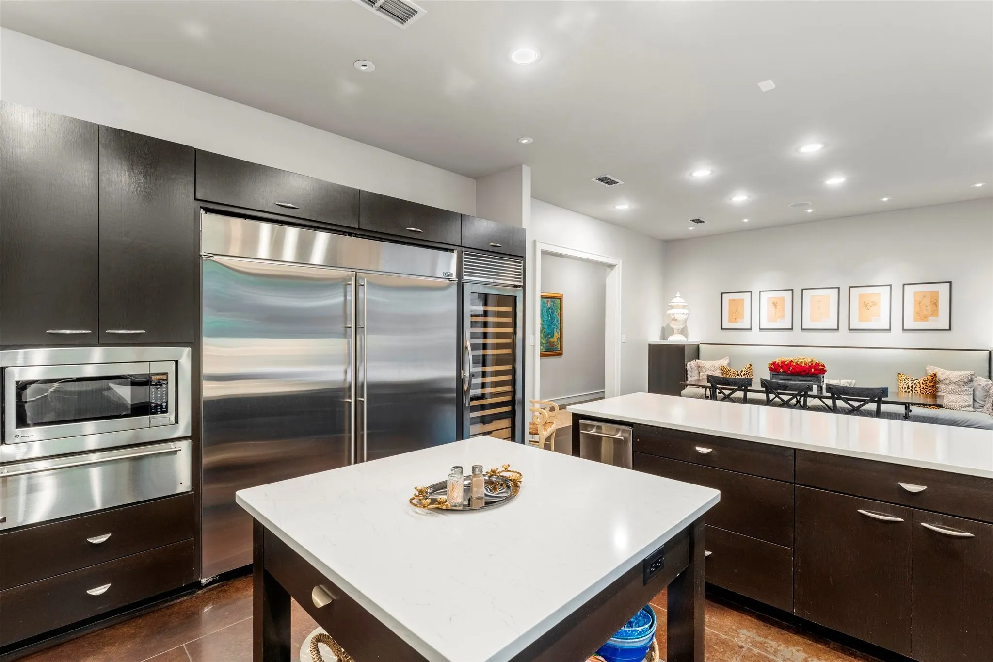 Single Family Residence For Sale in Gregg County , 45 Palisades Boulevard, Longview, Texas 75605, 3 Bedrooms, 5 Bathrooms, 2 Garage spaces, 5,801 Sqft, built in 2002, Preowned, Price $1,095,000, mls#21257961, Real Estate Agent in Longview, Homes For Sale in Gregg county, Homes For Sale in Longview, Realtor in Longview Texas, Real Estate Brokerage Independent Realty Texas, Luminita Cordes Realtor