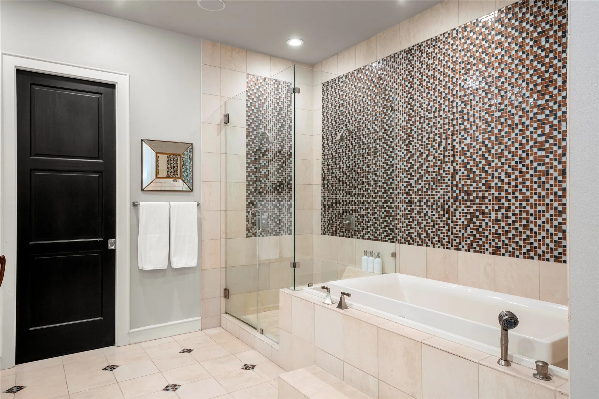 Single Family Residence For Sale in Gregg County , 45 Palisades Boulevard, Longview, Texas 75605, 3 Bedrooms, 5 Bathrooms, 2 Garage spaces, 5,801 Sqft, built in 2002, Preowned, Price $1,095,000, mls#21257961, Real Estate Agent in Longview, Homes For Sale in Gregg county, Homes For Sale in Longview, Realtor in Longview Texas, Real Estate Brokerage Independent Realty Texas, Luminita Cordes Realtor