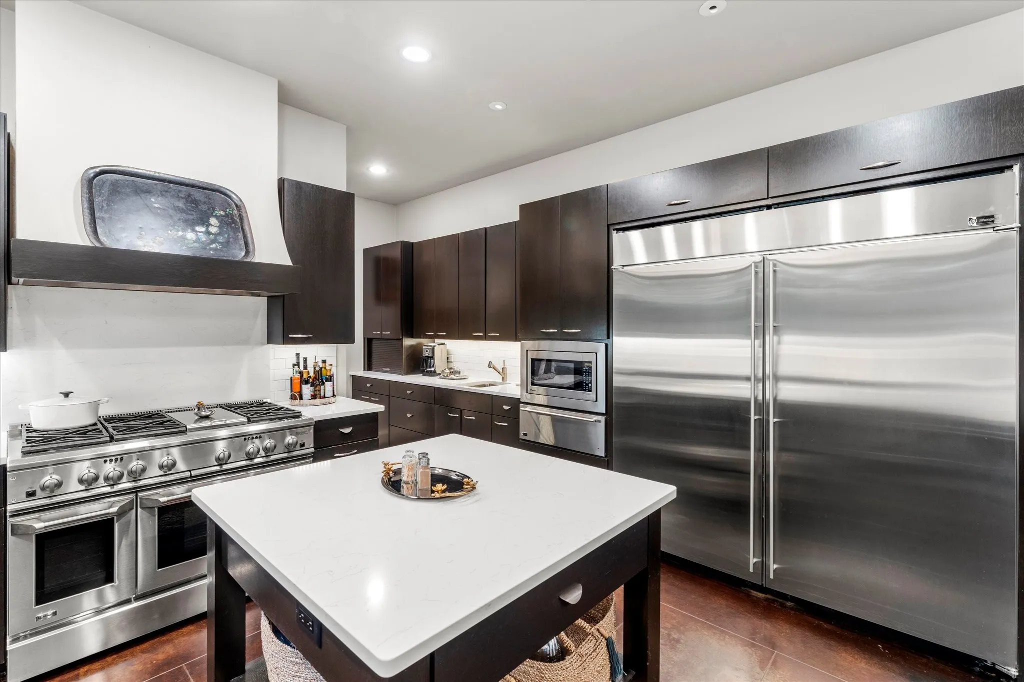 Single Family Residence For Sale in Gregg County , 45 Palisades Boulevard, Longview, Texas 75605, 3 Bedrooms, 5 Bathrooms, 2 Garage spaces, 5,801 Sqft, built in 2002, Preowned, Price $1,095,000, mls#21257961, Real Estate Agent in Longview, Homes For Sale in Gregg county, Homes For Sale in Longview, Realtor in Longview Texas, Real Estate Brokerage Independent Realty Texas, Luminita Cordes Realtor