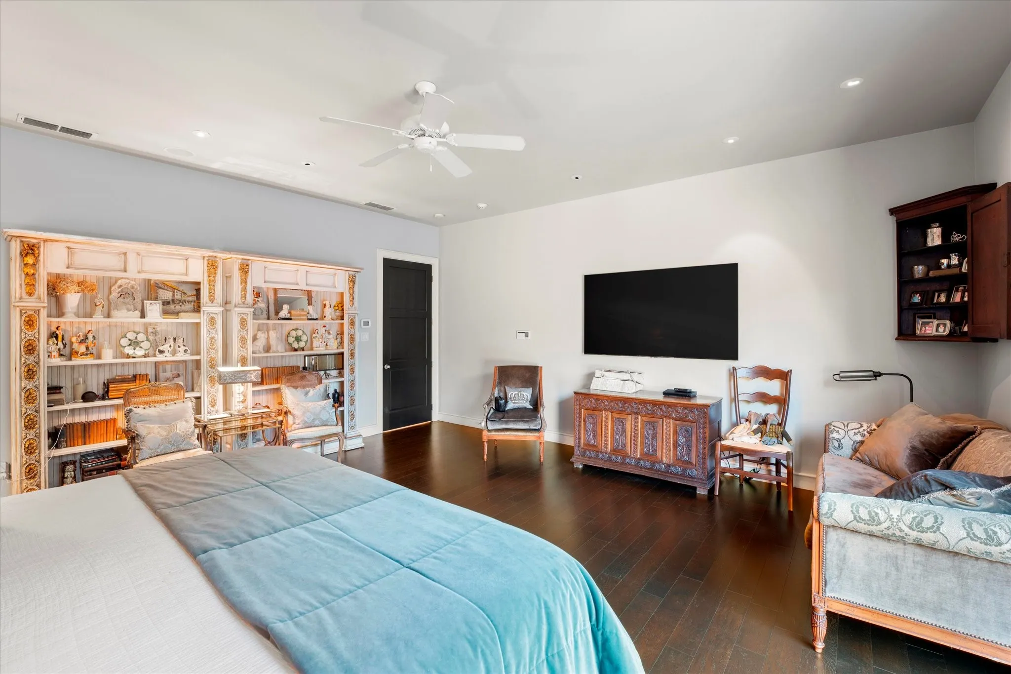 Single Family Residence For Sale in Gregg County , 45 Palisades Boulevard, Longview, Texas 75605, 3 Bedrooms, 5 Bathrooms, 2 Garage spaces, 5,801 Sqft, built in 2002, Preowned, Price $1,095,000, mls#21257961, Real Estate Agent in Longview, Homes For Sale in Gregg county, Homes For Sale in Longview, Realtor in Longview Texas, Real Estate Brokerage Independent Realty Texas, Luminita Cordes Realtor
