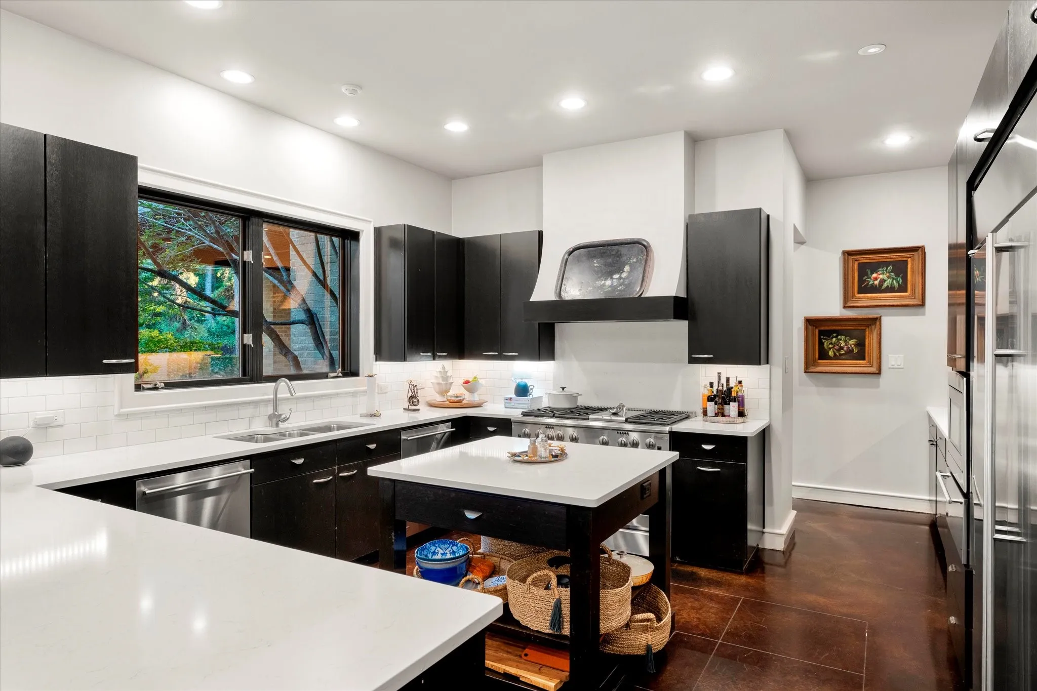 Single Family Residence For Sale in Gregg County , 45 Palisades Boulevard, Longview, Texas 75605, 3 Bedrooms, 5 Bathrooms, 2 Garage spaces, 5,801 Sqft, built in 2002, Preowned, Price $1,095,000, mls#21257961, Real Estate Agent in Longview, Homes For Sale in Gregg county, Homes For Sale in Longview, Realtor in Longview Texas, Real Estate Brokerage Independent Realty Texas, Luminita Cordes Realtor