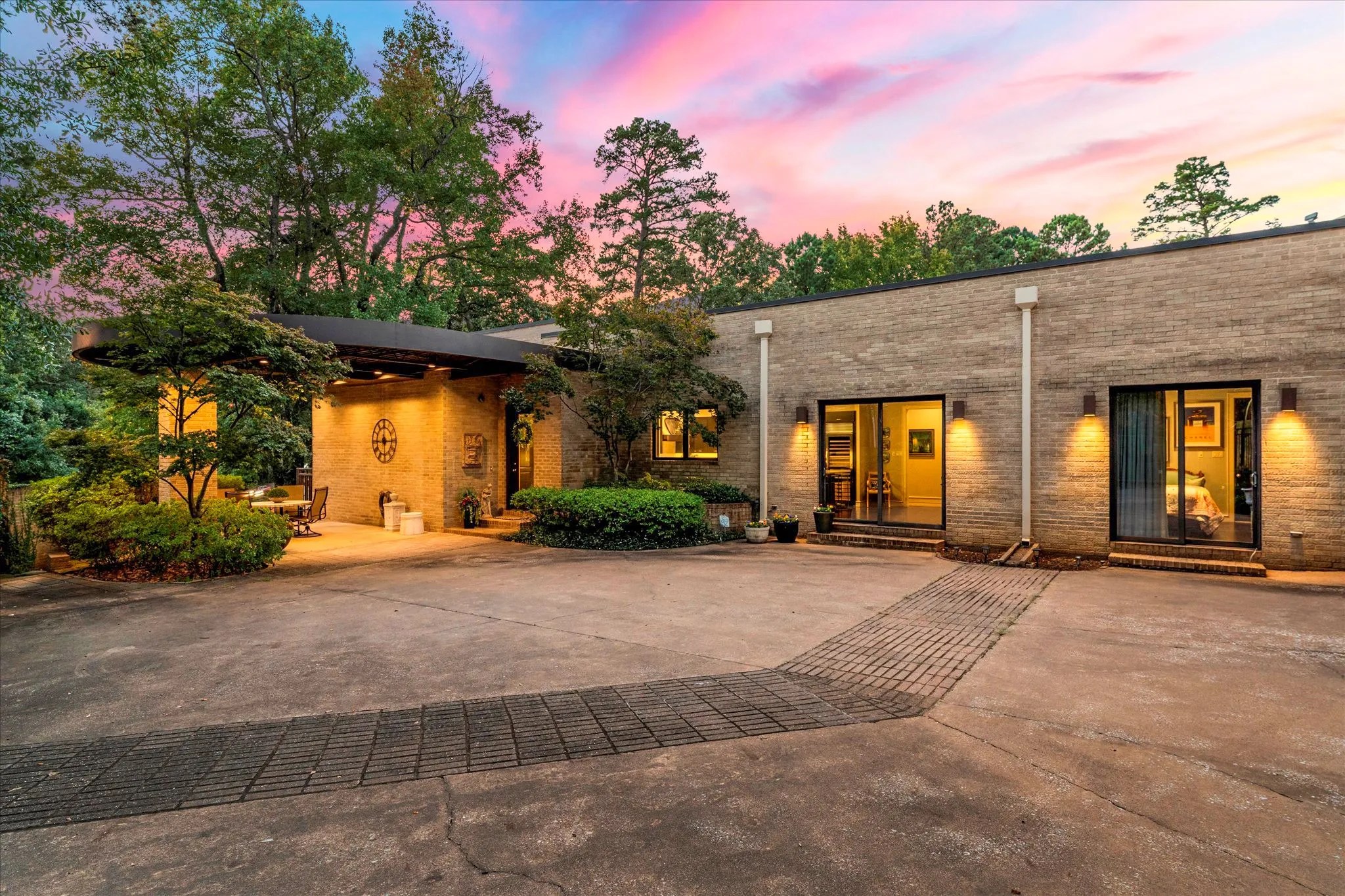 Single Family Residence For Sale in Gregg County , 45 Palisades Boulevard, Longview, Texas 75605, 3 Bedrooms, 5 Bathrooms, 2 Garage spaces, 5,801 Sqft, built in 2002, Preowned, Price $1,095,000, mls#21257961, Real Estate Agent in Longview, Homes For Sale in Gregg county, Homes For Sale in Longview, Realtor in Longview Texas, Real Estate Brokerage Independent Realty Texas, Luminita Cordes Realtor