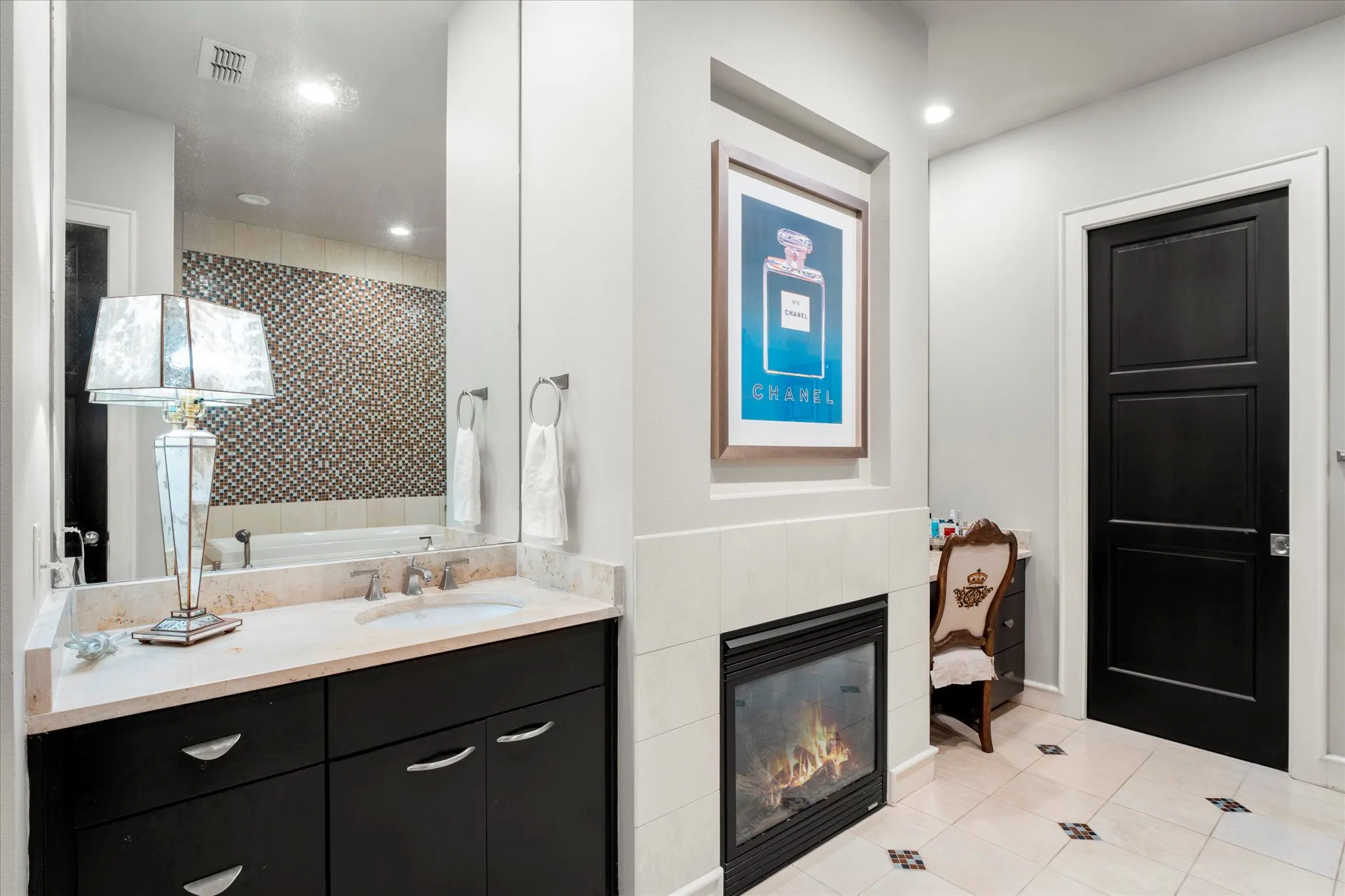 Single Family Residence For Sale in Gregg County , 45 Palisades Boulevard, Longview, Texas 75605, 3 Bedrooms, 5 Bathrooms, 2 Garage spaces, 5,801 Sqft, built in 2002, Preowned, Price $1,095,000, mls#21257961, Real Estate Agent in Longview, Homes For Sale in Gregg county, Homes For Sale in Longview, Realtor in Longview Texas, Real Estate Brokerage Independent Realty Texas, Luminita Cordes Realtor