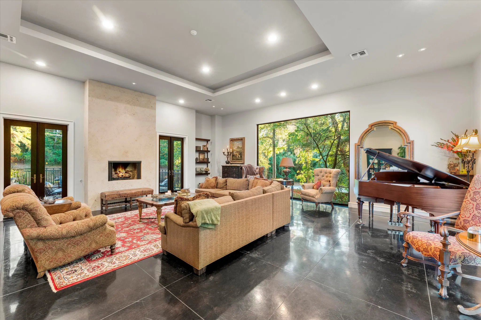 Single Family Residence For Sale in Gregg County , 45 Palisades Boulevard, Longview, Texas 75605, 3 Bedrooms, 5 Bathrooms, 2 Garage spaces, 5,801 Sqft, built in 2002, Preowned, Price $1,095,000, mls#21257961, Real Estate Agent in Longview, Homes For Sale in Gregg county, Homes For Sale in Longview, Realtor in Longview Texas, Real Estate Brokerage Independent Realty Texas, Luminita Cordes Realtor