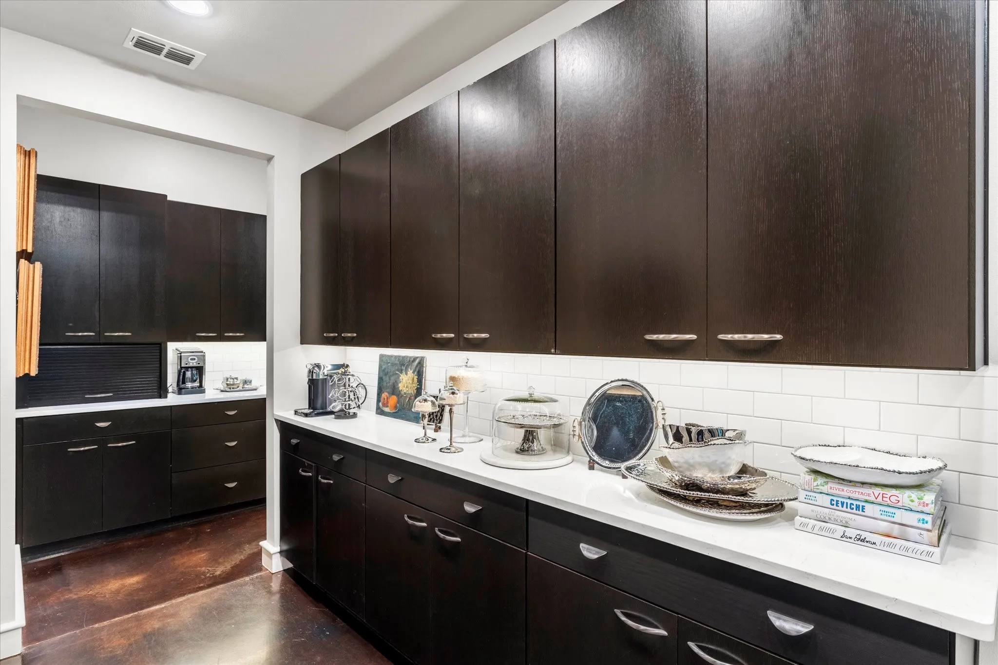 Single Family Residence For Sale in Gregg County , 45 Palisades Boulevard, Longview, Texas 75605, 3 Bedrooms, 5 Bathrooms, 2 Garage spaces, 5,801 Sqft, built in 2002, Preowned, Price $1,095,000, mls#21257961, Real Estate Agent in Longview, Homes For Sale in Gregg county, Homes For Sale in Longview, Realtor in Longview Texas, Real Estate Brokerage Independent Realty Texas, Luminita Cordes Realtor