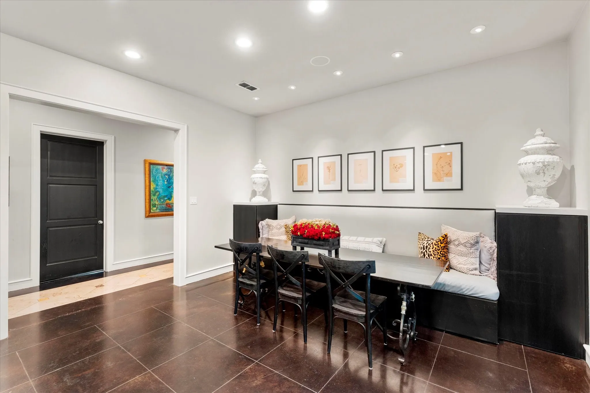 Single Family Residence For Sale in Gregg County , 45 Palisades Boulevard, Longview, Texas 75605, 3 Bedrooms, 5 Bathrooms, 2 Garage spaces, 5,801 Sqft, built in 2002, Preowned, Price $1,095,000, mls#21257961, Real Estate Agent in Longview, Homes For Sale in Gregg county, Homes For Sale in Longview, Realtor in Longview Texas, Real Estate Brokerage Independent Realty Texas, Luminita Cordes Realtor
