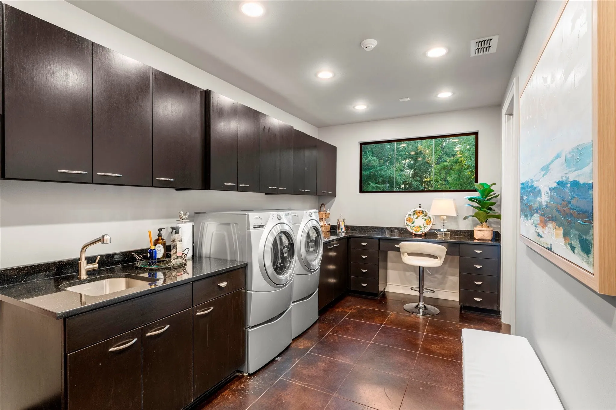 Single Family Residence For Sale in Gregg County , 45 Palisades Boulevard, Longview, Texas 75605, 3 Bedrooms, 5 Bathrooms, 2 Garage spaces, 5,801 Sqft, built in 2002, Preowned, Price $1,095,000, mls#21257961, Real Estate Agent in Longview, Homes For Sale in Gregg county, Homes For Sale in Longview, Realtor in Longview Texas, Real Estate Brokerage Independent Realty Texas, Luminita Cordes Realtor