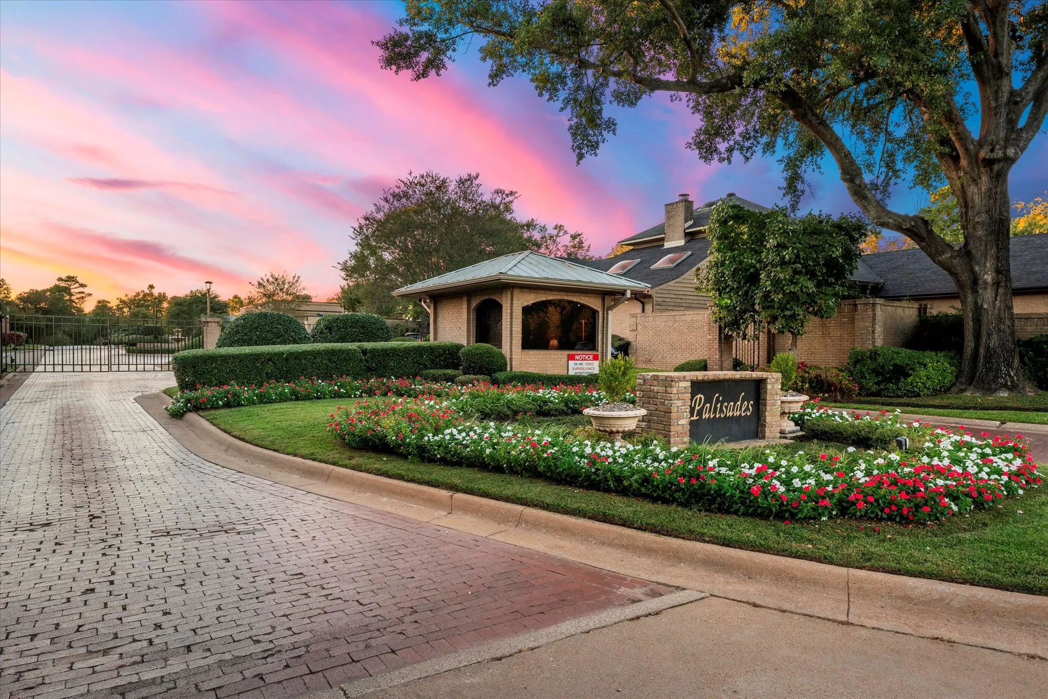 Single Family Residence For Sale in Gregg County , 45 Palisades Boulevard, Longview, Texas 75605, 3 Bedrooms, 5 Bathrooms, 2 Garage spaces, 5,801 Sqft, built in 2002, Preowned, Price $1,095,000, mls#21257961, Real Estate Agent in Longview, Homes For Sale in Gregg county, Homes For Sale in Longview, Realtor in Longview Texas, Real Estate Brokerage Independent Realty Texas, Luminita Cordes Realtor