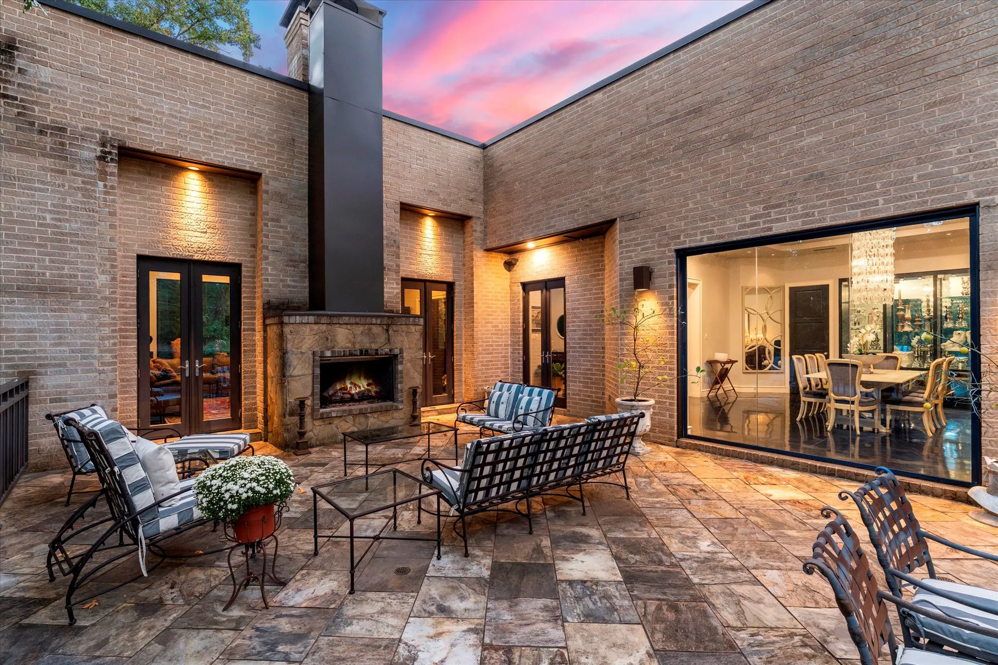 Single Family Residence For Sale in Gregg County , 45 Palisades Boulevard, Longview, Texas 75605, 3 Bedrooms, 5 Bathrooms, 2 Garage spaces, 5,801 Sqft, built in 2002, Preowned, Price $1,095,000, mls#21257961, Real Estate Agent in Longview, Homes For Sale in Gregg county, Homes For Sale in Longview, Realtor in Longview Texas, Real Estate Brokerage Independent Realty Texas, Luminita Cordes Realtor