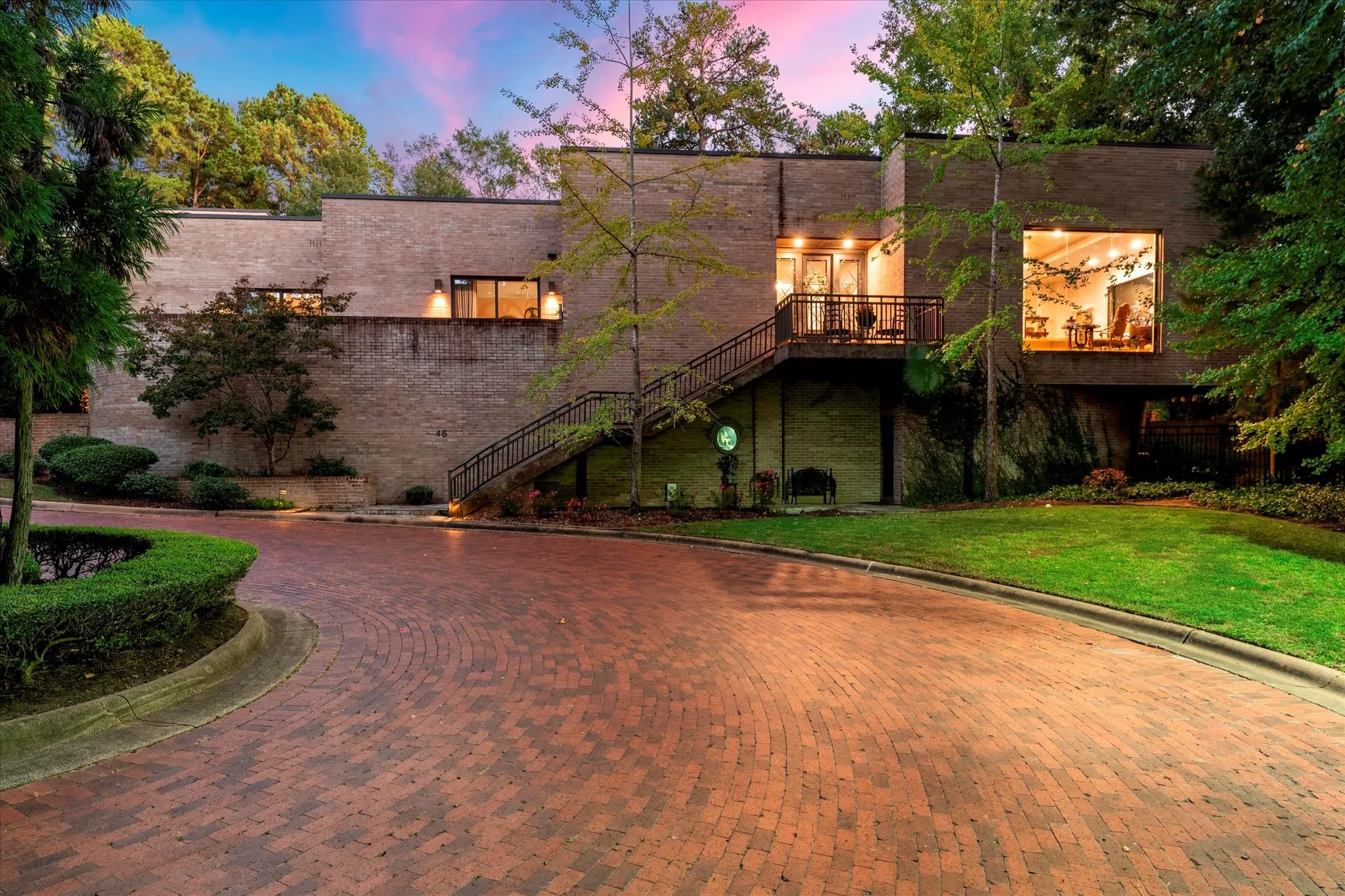 Single Family Residence For Sale in Gregg County , 45 Palisades Boulevard, Longview, Texas 75605, 3 Bedrooms, 5 Bathrooms, 2 Garage spaces, 5,801 Sqft, built in 2002, Preowned, Price $1,095,000, mls#21257961, Real Estate Agent in Longview, Homes For Sale in Gregg county, Homes For Sale in Longview, Realtor in Longview Texas, Real Estate Brokerage Independent Realty Texas, Luminita Cordes Realtor