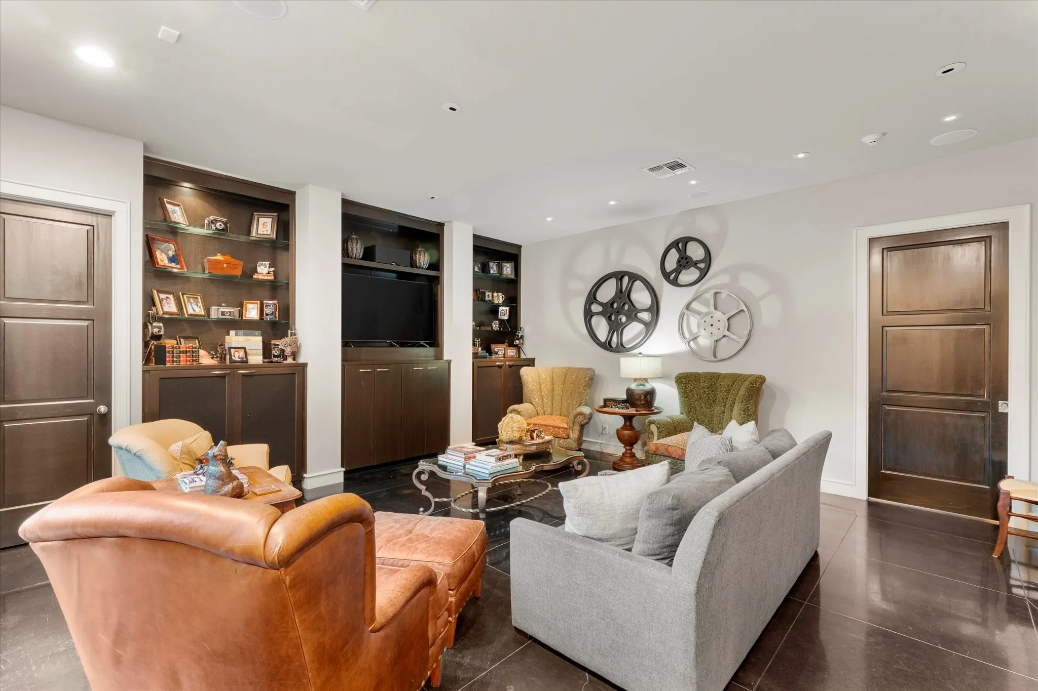 Single Family Residence For Sale in Gregg County , 45 Palisades Boulevard, Longview, Texas 75605, 3 Bedrooms, 5 Bathrooms, 2 Garage spaces, 5,801 Sqft, built in 2002, Preowned, Price $1,095,000, mls#21257961, Real Estate Agent in Longview, Homes For Sale in Gregg county, Homes For Sale in Longview, Realtor in Longview Texas, Real Estate Brokerage Independent Realty Texas, Luminita Cordes Realtor