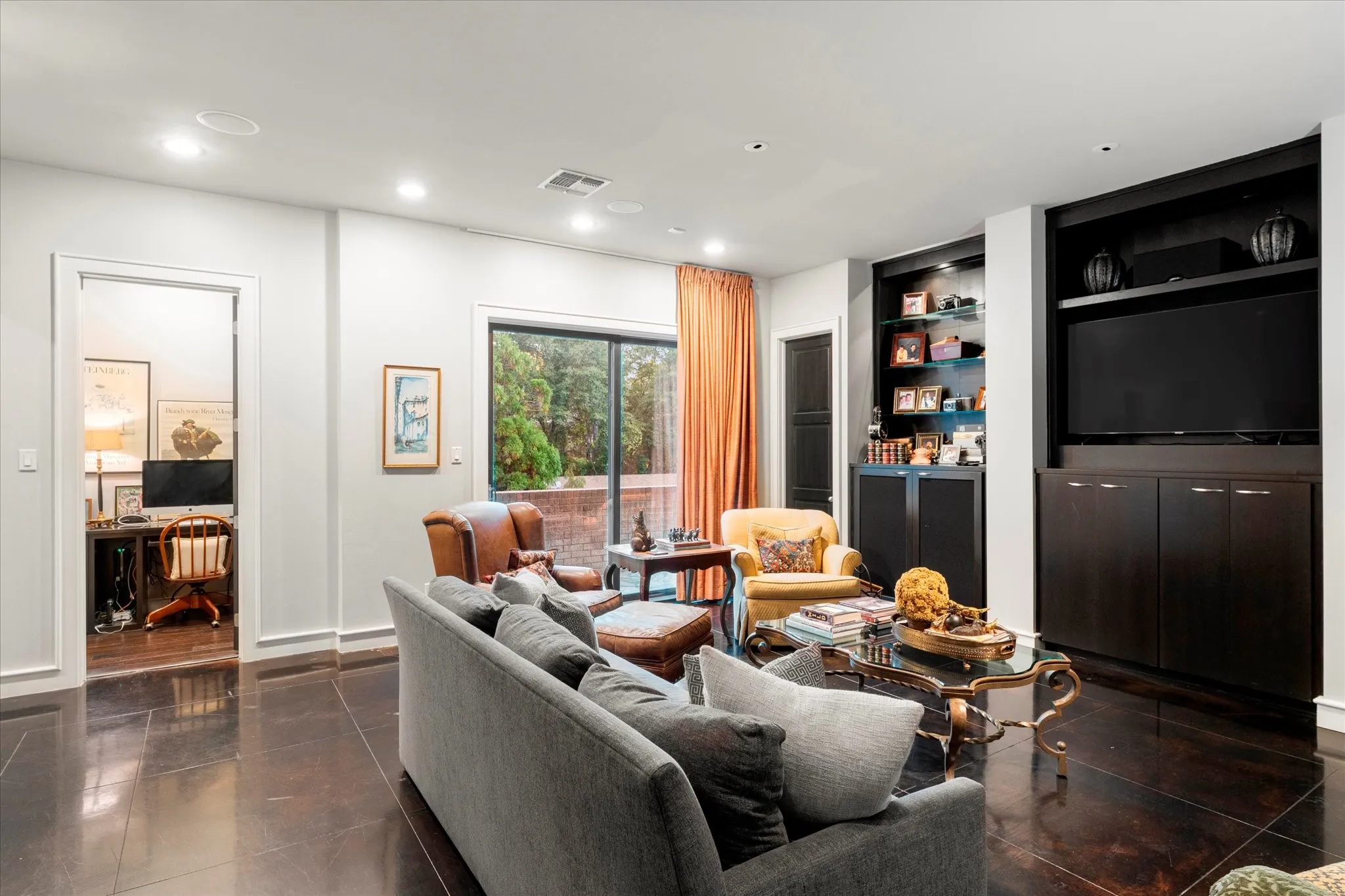 Single Family Residence For Sale in Gregg County , 45 Palisades Boulevard, Longview, Texas 75605, 3 Bedrooms, 5 Bathrooms, 2 Garage spaces, 5,801 Sqft, built in 2002, Preowned, Price $1,095,000, mls#21257961, Real Estate Agent in Longview, Homes For Sale in Gregg county, Homes For Sale in Longview, Realtor in Longview Texas, Real Estate Brokerage Independent Realty Texas, Luminita Cordes Realtor