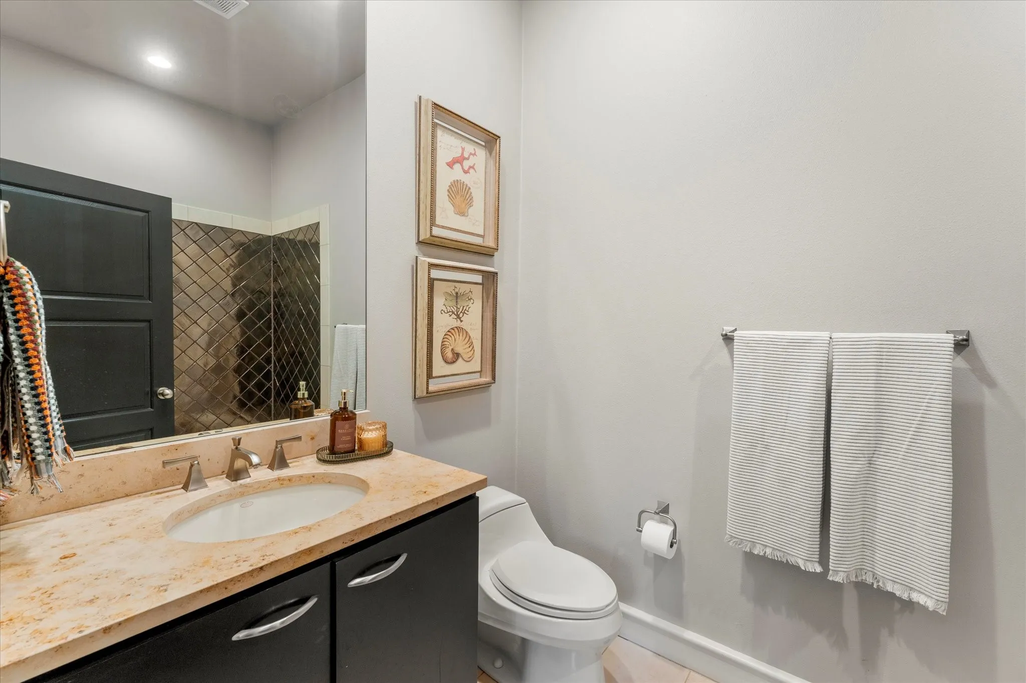 Single Family Residence For Sale in Gregg County , 45 Palisades Boulevard, Longview, Texas 75605, 3 Bedrooms, 5 Bathrooms, 2 Garage spaces, 5,801 Sqft, built in 2002, Preowned, Price $1,095,000, mls#21257961, Real Estate Agent in Longview, Homes For Sale in Gregg county, Homes For Sale in Longview, Realtor in Longview Texas, Real Estate Brokerage Independent Realty Texas, Luminita Cordes Realtor