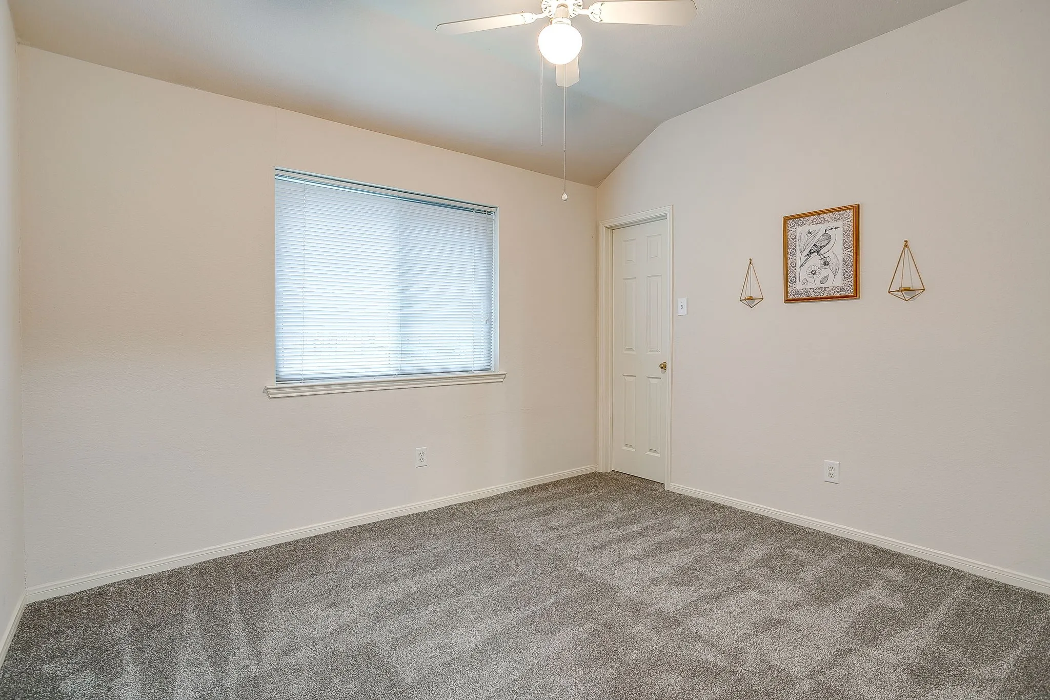 Single Family Residence For Sale in Tarrant County , 1519 Stratford Drive, Mansfield, Texas 76063, 4 Bedroom, 2 Bathroom, 2 Garage spaces, 2,114 Sqft, built in 1996, mls#21257903, Real Estate Agent in Mansfield, Homes For Sale in Tarrant county, Homes For Sale in Mansfield, Realtor in Mansfield Texas, Real Estate Brokerage Independent Realty Texas, Luminita Cordes Realtor