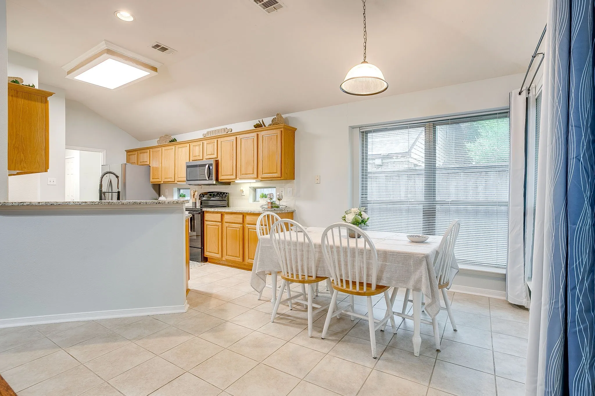 Single Family Residence For Sale in Tarrant County , 1519 Stratford Drive, Mansfield, Texas 76063, 4 Bedroom, 2 Bathroom, 2 Garage spaces, 2,114 Sqft, built in 1996, mls#21257903, Real Estate Agent in Mansfield, Homes For Sale in Tarrant county, Homes For Sale in Mansfield, Realtor in Mansfield Texas, Real Estate Brokerage Independent Realty Texas, Luminita Cordes Realtor