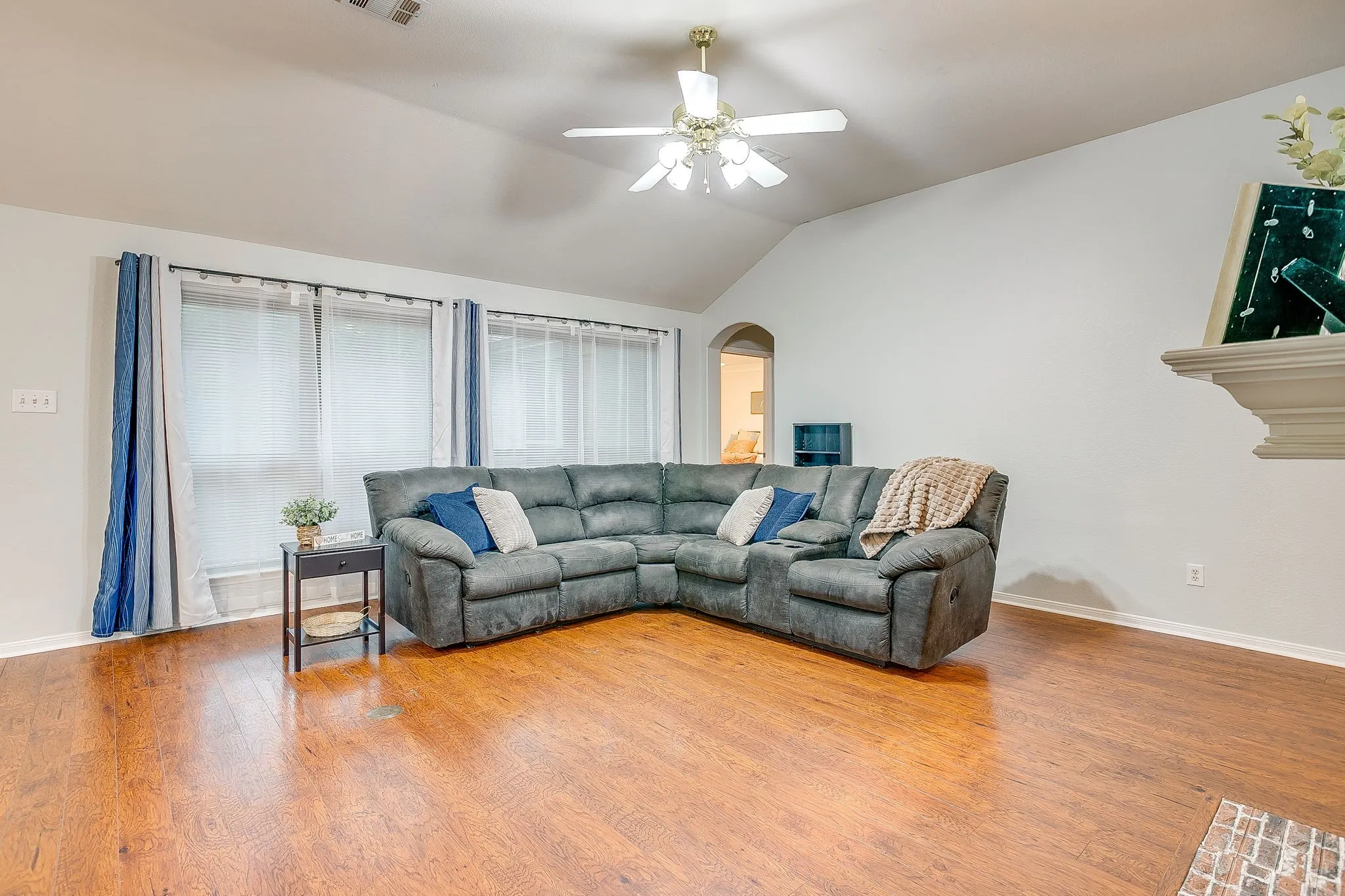 Single Family Residence For Sale in Tarrant County , 1519 Stratford Drive, Mansfield, Texas 76063, 4 Bedroom, 2 Bathroom, 2 Garage spaces, 2,114 Sqft, built in 1996, mls#21257903, Real Estate Agent in Mansfield, Homes For Sale in Tarrant county, Homes For Sale in Mansfield, Realtor in Mansfield Texas, Real Estate Brokerage Independent Realty Texas, Luminita Cordes Realtor