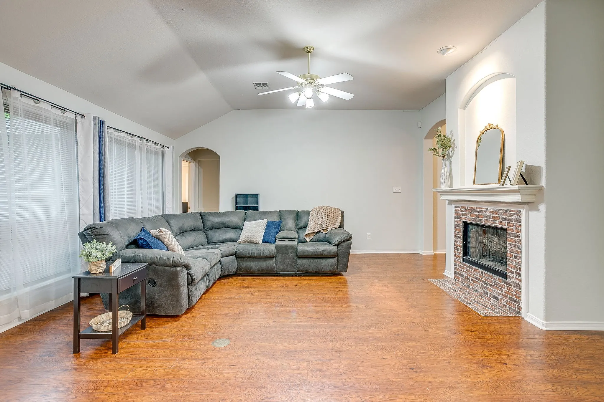 Single Family Residence For Sale in Tarrant County , 1519 Stratford Drive, Mansfield, Texas 76063, 4 Bedroom, 2 Bathroom, 2 Garage spaces, 2,114 Sqft, built in 1996, mls#21257903, Real Estate Agent in Mansfield, Homes For Sale in Tarrant county, Homes For Sale in Mansfield, Realtor in Mansfield Texas, Real Estate Brokerage Independent Realty Texas, Luminita Cordes Realtor