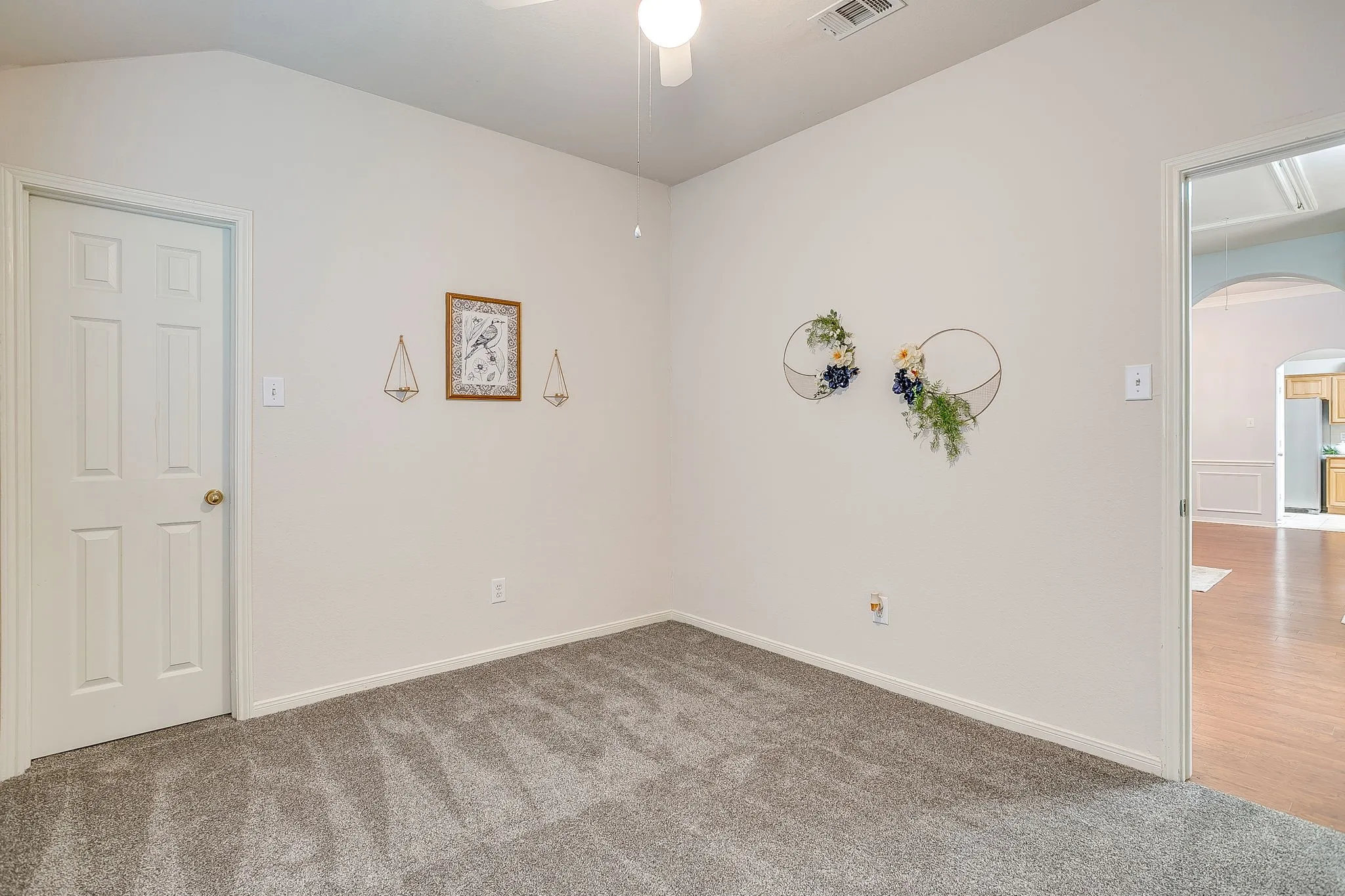 Single Family Residence For Sale in Tarrant County , 1519 Stratford Drive, Mansfield, Texas 76063, 4 Bedroom, 2 Bathroom, 2 Garage spaces, 2,114 Sqft, built in 1996, mls#21257903, Real Estate Agent in Mansfield, Homes For Sale in Tarrant county, Homes For Sale in Mansfield, Realtor in Mansfield Texas, Real Estate Brokerage Independent Realty Texas, Luminita Cordes Realtor