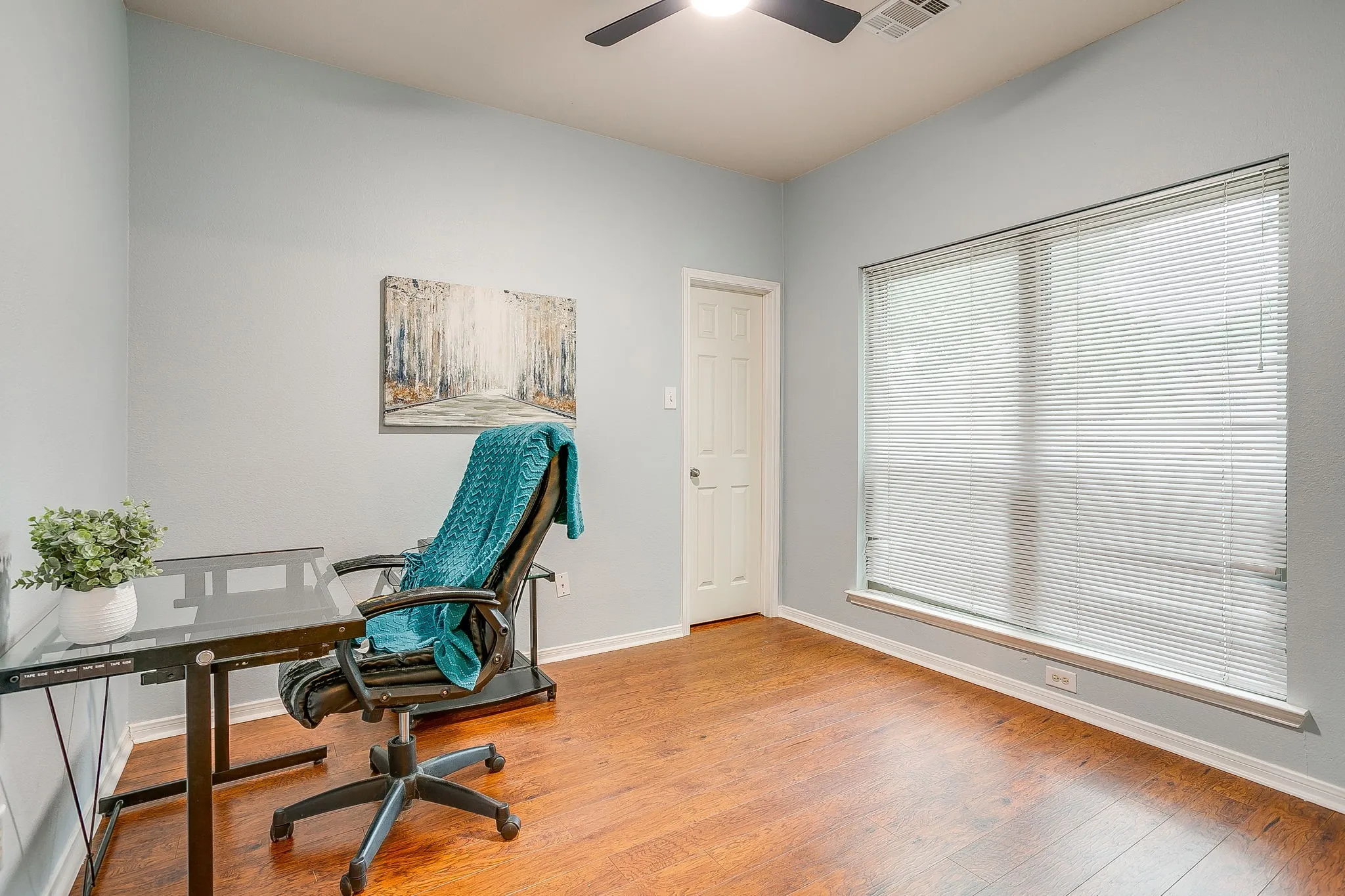 Optional forth bedroom with walk in closet or bonus room