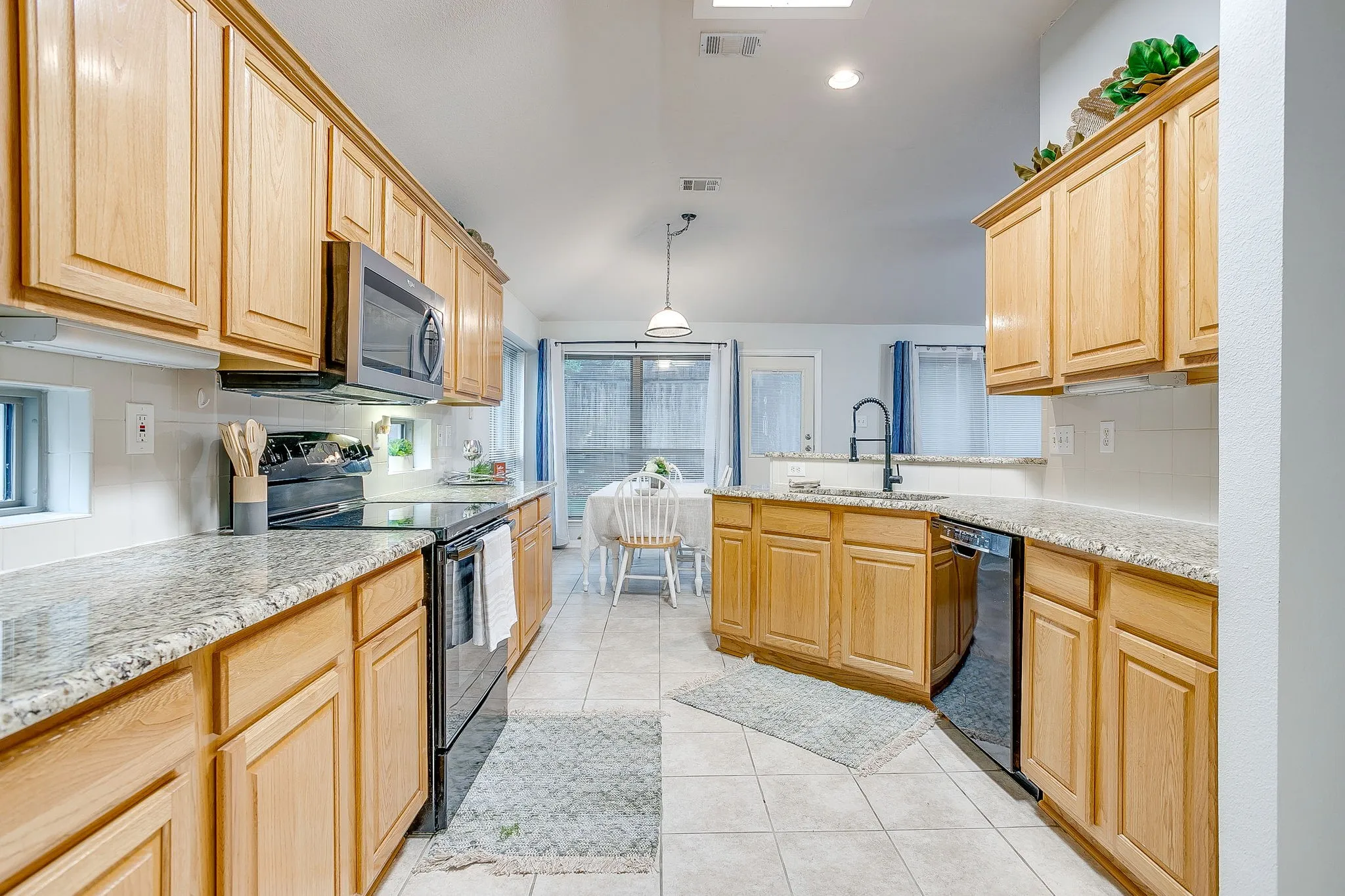 Single Family Residence For Sale in Tarrant County , 1519 Stratford Drive, Mansfield, Texas 76063, 4 Bedroom, 2 Bathroom, 2 Garage spaces, 2,114 Sqft, built in 1996, mls#21257903, Real Estate Agent in Mansfield, Homes For Sale in Tarrant county, Homes For Sale in Mansfield, Realtor in Mansfield Texas, Real Estate Brokerage Independent Realty Texas, Luminita Cordes Realtor