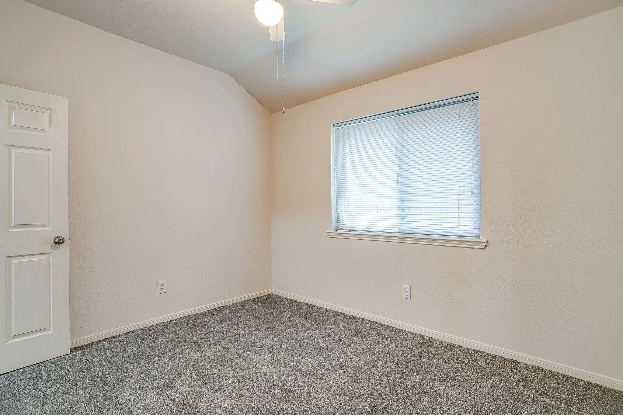 Single Family Residence For Sale in Tarrant County , 1519 Stratford Drive, Mansfield, Texas 76063, 4 Bedroom, 2 Bathroom, 2 Garage spaces, 2,114 Sqft, built in 1996, mls#21257903, Real Estate Agent in Mansfield, Homes For Sale in Tarrant county, Homes For Sale in Mansfield, Realtor in Mansfield Texas, Real Estate Brokerage Independent Realty Texas, Luminita Cordes Realtor