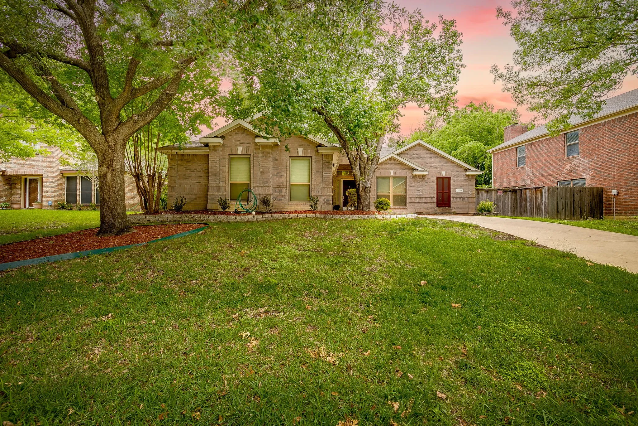 Single Family Residence For Sale in Tarrant County , 1519 Stratford Drive, Mansfield, Texas 76063, 4 Bedroom, 2 Bathroom, 2 Garage spaces, 2,114 Sqft, built in 1996, mls#21257903, Real Estate Agent in Mansfield, Homes For Sale in Tarrant county, Homes For Sale in Mansfield, Realtor in Mansfield Texas, Real Estate Brokerage Independent Realty Texas, Luminita Cordes Realtor
