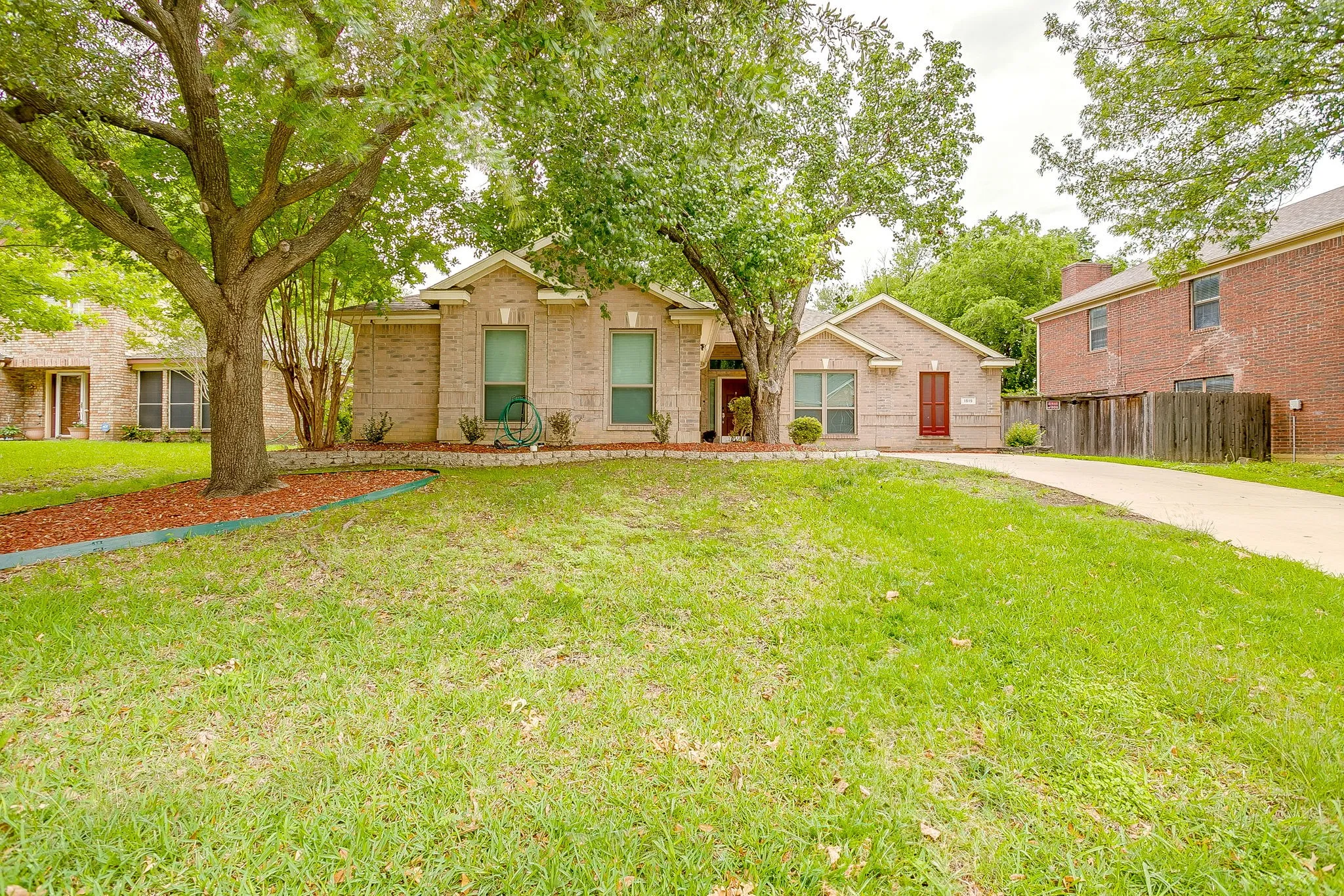 Single Family Residence For Sale in Tarrant County , 1519 Stratford Drive, Mansfield, Texas 76063, 4 Bedroom, 2 Bathroom, 2 Garage spaces, 2,114 Sqft, built in 1996, mls#21257903, Real Estate Agent in Mansfield, Homes For Sale in Tarrant county, Homes For Sale in Mansfield, Realtor in Mansfield Texas, Real Estate Brokerage Independent Realty Texas, Luminita Cordes Realtor