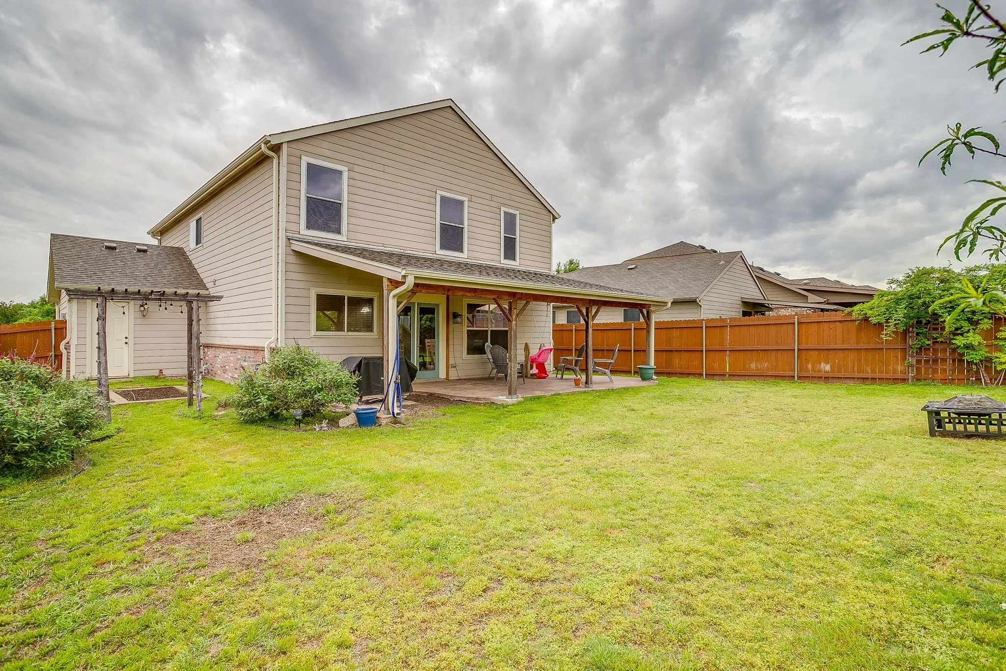Single Family Residence For Sale in Tarrant County , 3028 Wakecrest Drive, Fort Worth, Texas 76108, 3 Bedrooms, 3 Bathrooms, 2 Garage spaces, 2,241 Sqft, built in 2008, Preowned, Price $330,000, mls#21257986, Real Estate Agent in Fort Worth, Homes For Sale in Tarrant county, Homes For Sale in Fort Worth, Realtor in Fort Worth Texas, Real Estate Brokerage Independent Realty Texas, Luminita Cordes Realtor