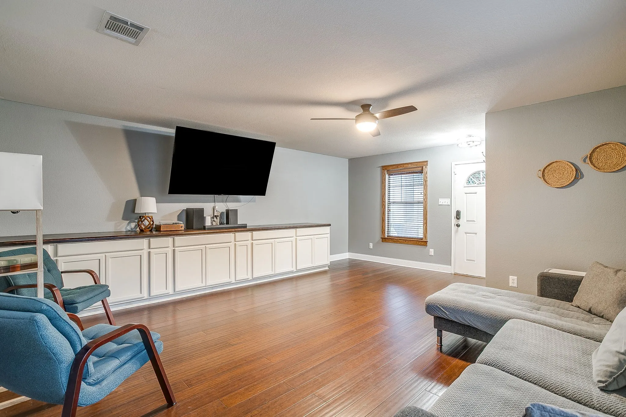 Single Family Residence For Sale in Tarrant County , 3028 Wakecrest Drive, Fort Worth, Texas 76108, 3 Bedrooms, 3 Bathrooms, 2 Garage spaces, 2,241 Sqft, built in 2008, Preowned, Price $330,000, mls#21257986, Real Estate Agent in Fort Worth, Homes For Sale in Tarrant county, Homes For Sale in Fort Worth, Realtor in Fort Worth Texas, Real Estate Brokerage Independent Realty Texas, Luminita Cordes Realtor
