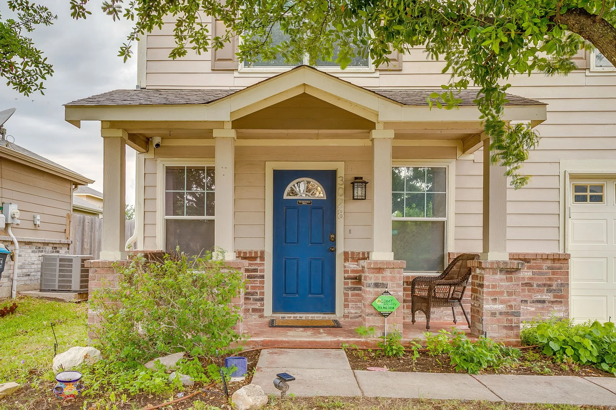 Single Family Residence For Sale in Tarrant County , 3028 Wakecrest Drive, Fort Worth, Texas 76108, 3 Bedrooms, 3 Bathrooms, 2 Garage spaces, 2,241 Sqft, built in 2008, Preowned, Price $330,000, mls#21257986, Real Estate Agent in Fort Worth, Homes For Sale in Tarrant county, Homes For Sale in Fort Worth, Realtor in Fort Worth Texas, Real Estate Brokerage Independent Realty Texas, Luminita Cordes Realtor