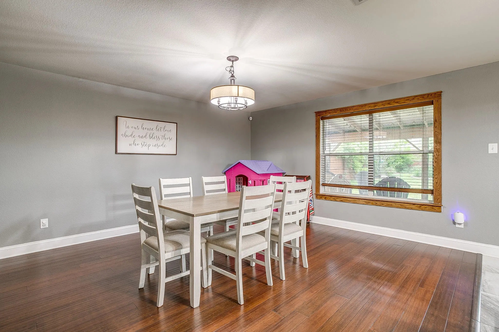 Single Family Residence For Sale in Tarrant County , 3028 Wakecrest Drive, Fort Worth, Texas 76108, 3 Bedrooms, 3 Bathrooms, 2 Garage spaces, 2,241 Sqft, built in 2008, Preowned, Price $330,000, mls#21257986, Real Estate Agent in Fort Worth, Homes For Sale in Tarrant county, Homes For Sale in Fort Worth, Realtor in Fort Worth Texas, Real Estate Brokerage Independent Realty Texas, Luminita Cordes Realtor