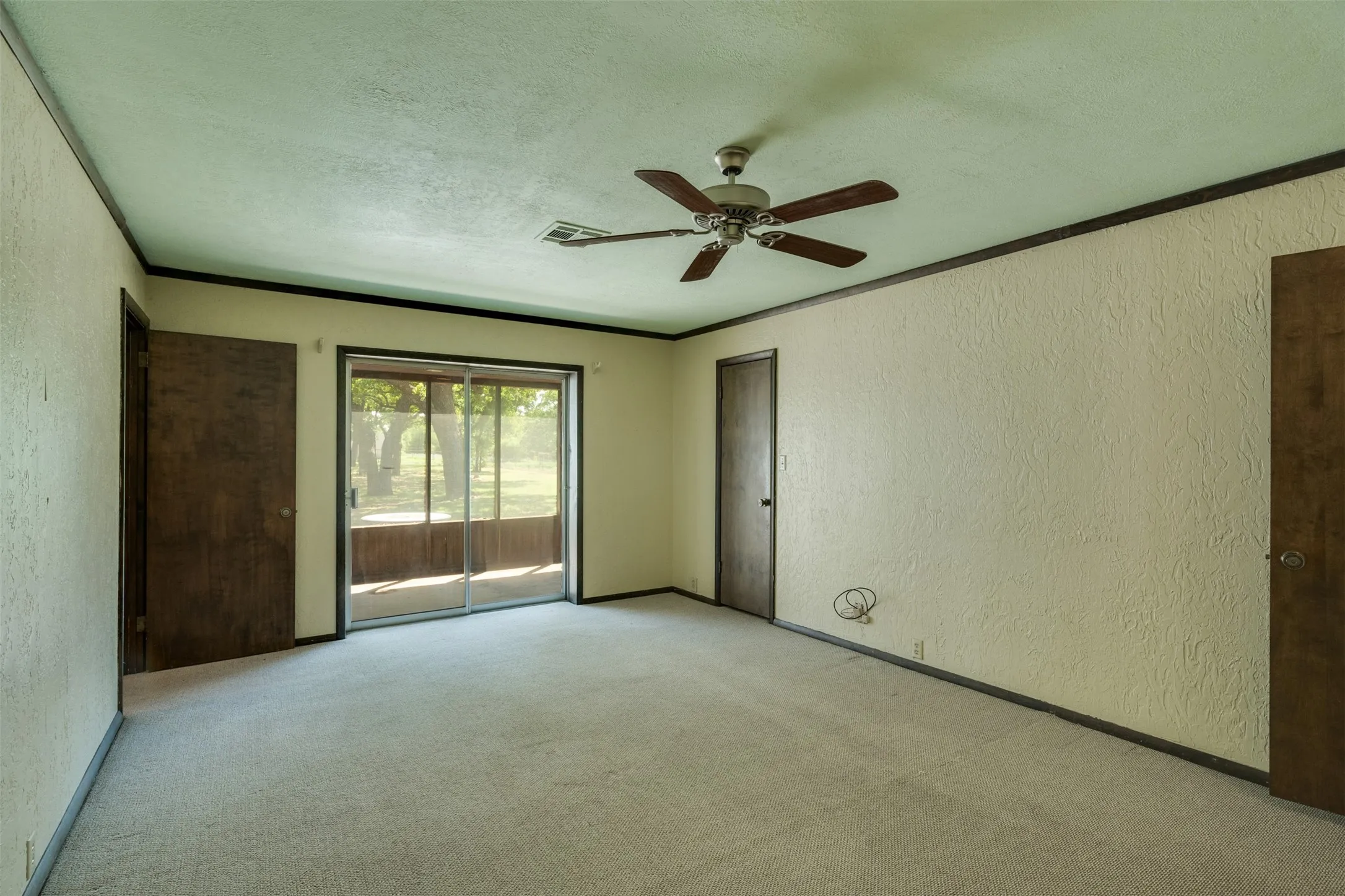 Single Family Residence For Sale in Clay County , 3377 Lodge Creek Road, Henrietta, Texas 76365, 4 Bedroom, 2 Bathroom, Garage spaces, 1,720 Sqft, built in 1973, Preowned, Price $950,000, mls#21256041, Real Estate Agent in Henrietta, Homes For Sale in Clay county, Homes For Sale in Henrietta, Realtor in Henrietta Texas, Real Estate Brokerage Independent Realty Texas, Luminita Cordes Realtor