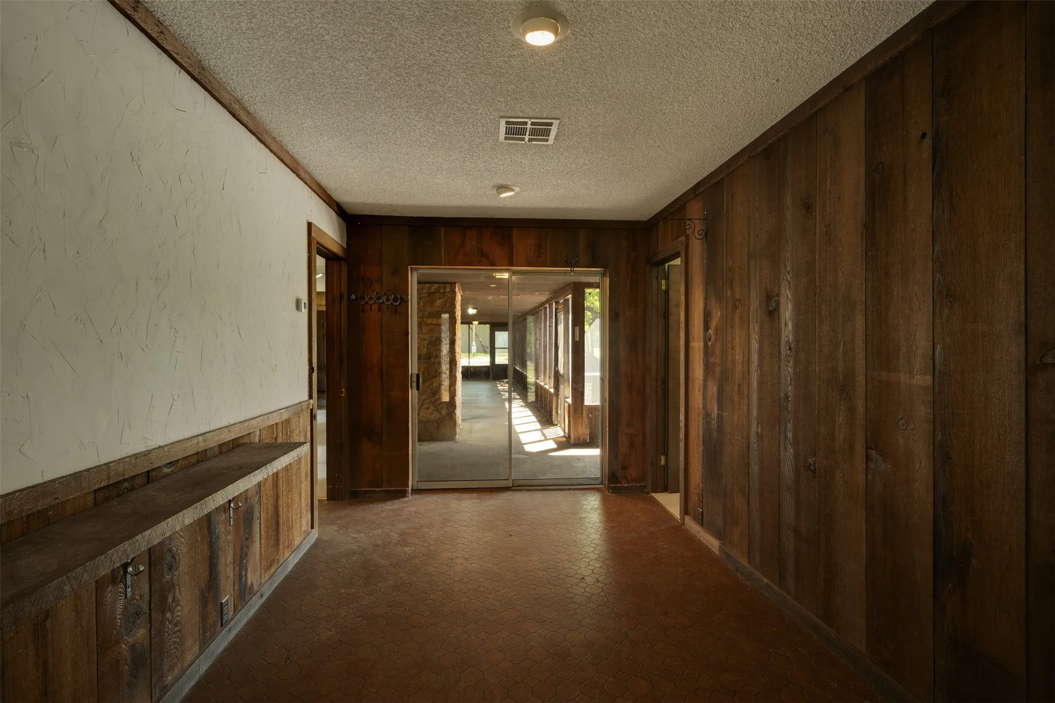 Single Family Residence For Sale in Clay County , 3377 Lodge Creek Road, Henrietta, Texas 76365, 4 Bedroom, 2 Bathroom, Garage spaces, 1,720 Sqft, built in 1973, Preowned, Price $950,000, mls#21256041, Real Estate Agent in Henrietta, Homes For Sale in Clay county, Homes For Sale in Henrietta, Realtor in Henrietta Texas, Real Estate Brokerage Independent Realty Texas, Luminita Cordes Realtor
