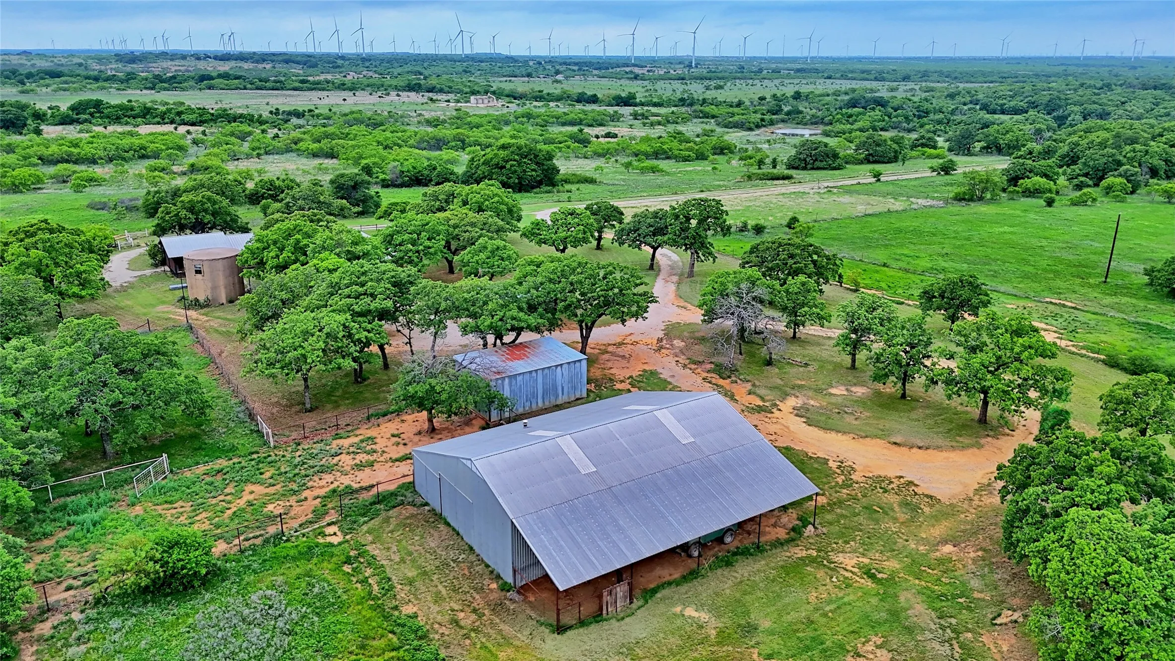 Single Family Residence For Sale in Clay County , 3377 Lodge Creek Road, Henrietta, Texas 76365, 4 Bedroom, 2 Bathroom, Garage spaces, 1,720 Sqft, built in 1973, Preowned, Price $950,000, mls#21256041, Real Estate Agent in Henrietta, Homes For Sale in Clay county, Homes For Sale in Henrietta, Realtor in Henrietta Texas, Real Estate Brokerage Independent Realty Texas, Luminita Cordes Realtor