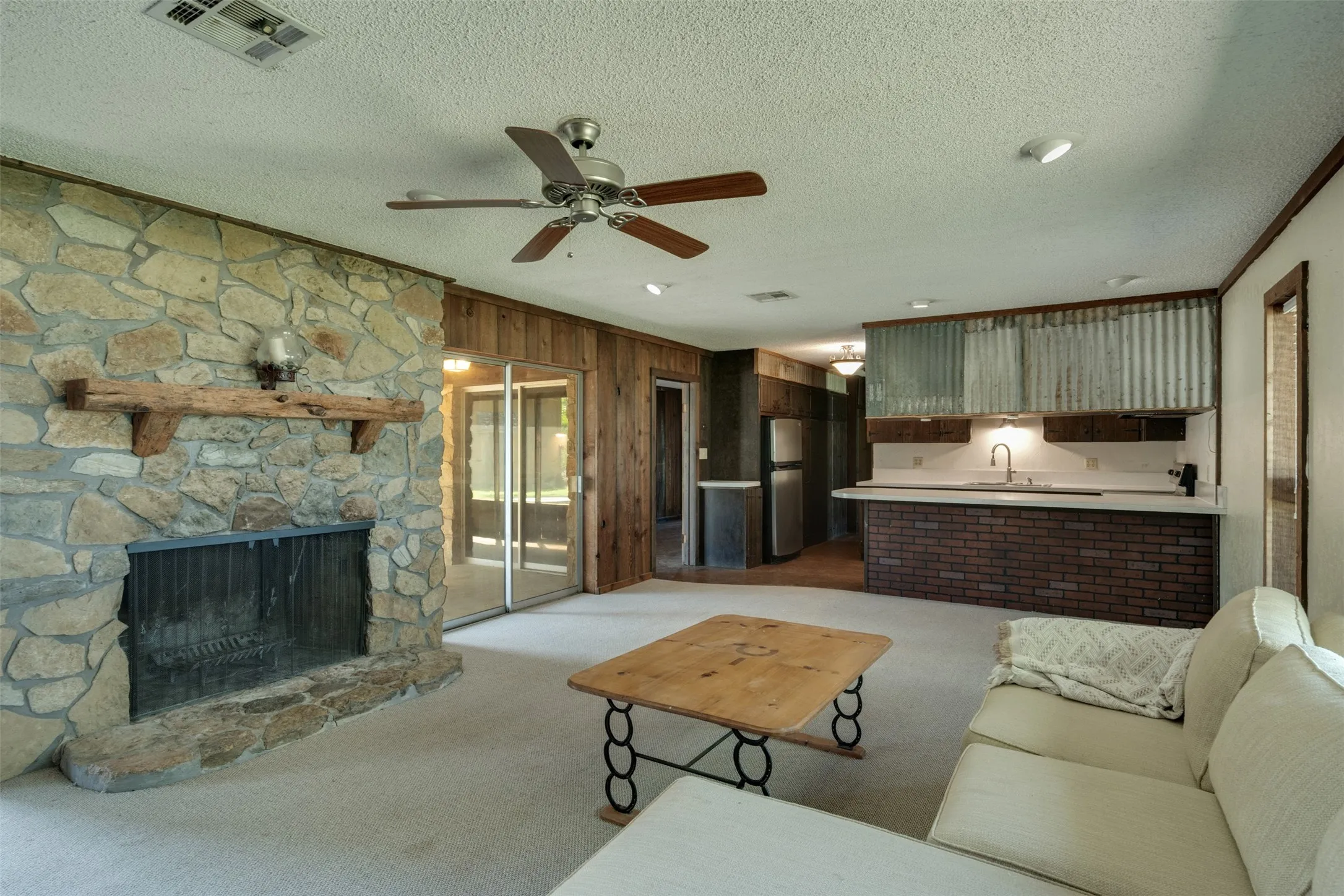 Single Family Residence For Sale in Clay County , 3377 Lodge Creek Road, Henrietta, Texas 76365, 4 Bedroom, 2 Bathroom, Garage spaces, 1,720 Sqft, built in 1973, Preowned, Price $950,000, mls#21256041, Real Estate Agent in Henrietta, Homes For Sale in Clay county, Homes For Sale in Henrietta, Realtor in Henrietta Texas, Real Estate Brokerage Independent Realty Texas, Luminita Cordes Realtor