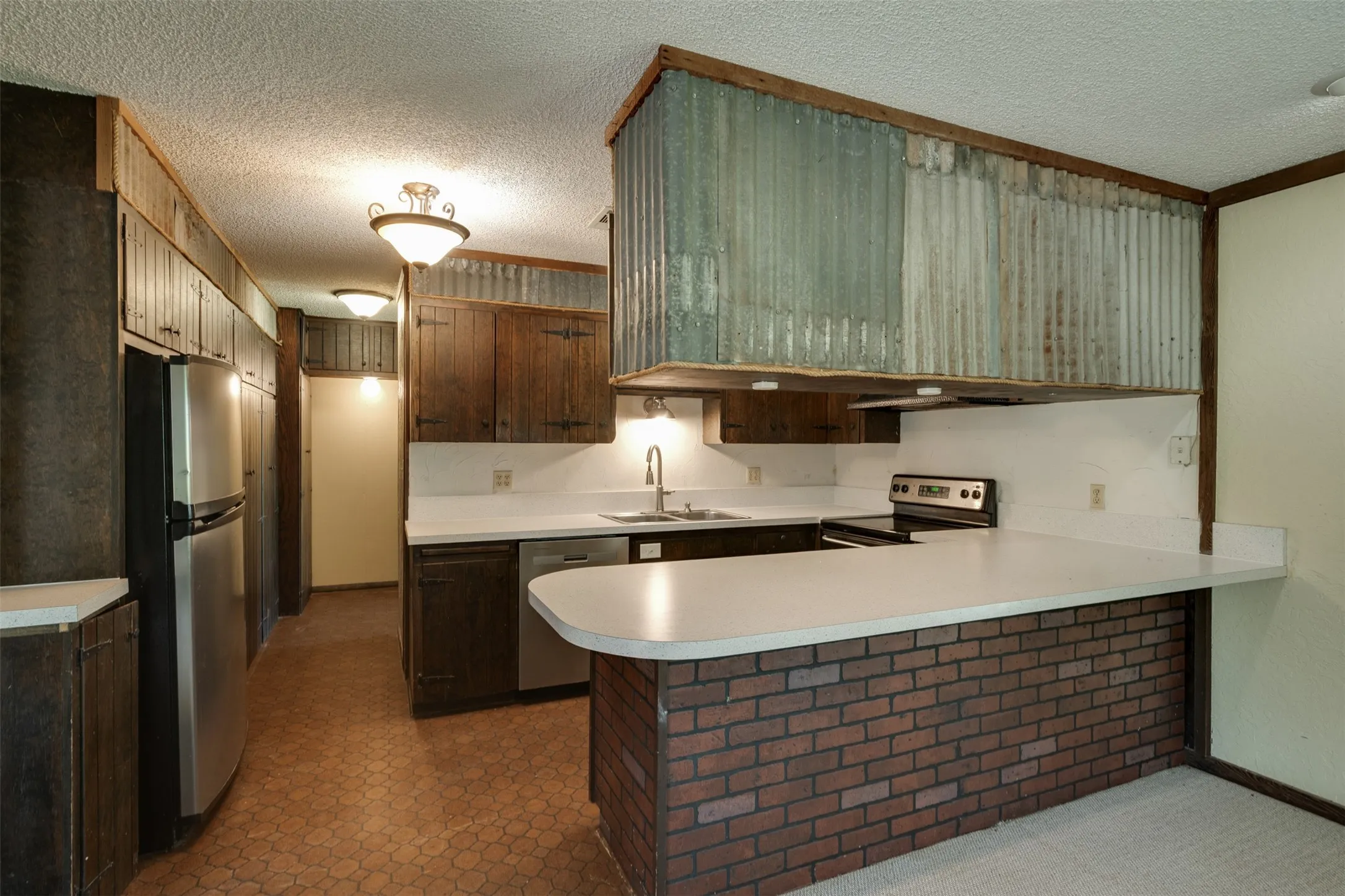 Single Family Residence For Sale in Clay County , 3377 Lodge Creek Road, Henrietta, Texas 76365, 4 Bedroom, 2 Bathroom, Garage spaces, 1,720 Sqft, built in 1973, Preowned, Price $950,000, mls#21256041, Real Estate Agent in Henrietta, Homes For Sale in Clay county, Homes For Sale in Henrietta, Realtor in Henrietta Texas, Real Estate Brokerage Independent Realty Texas, Luminita Cordes Realtor
