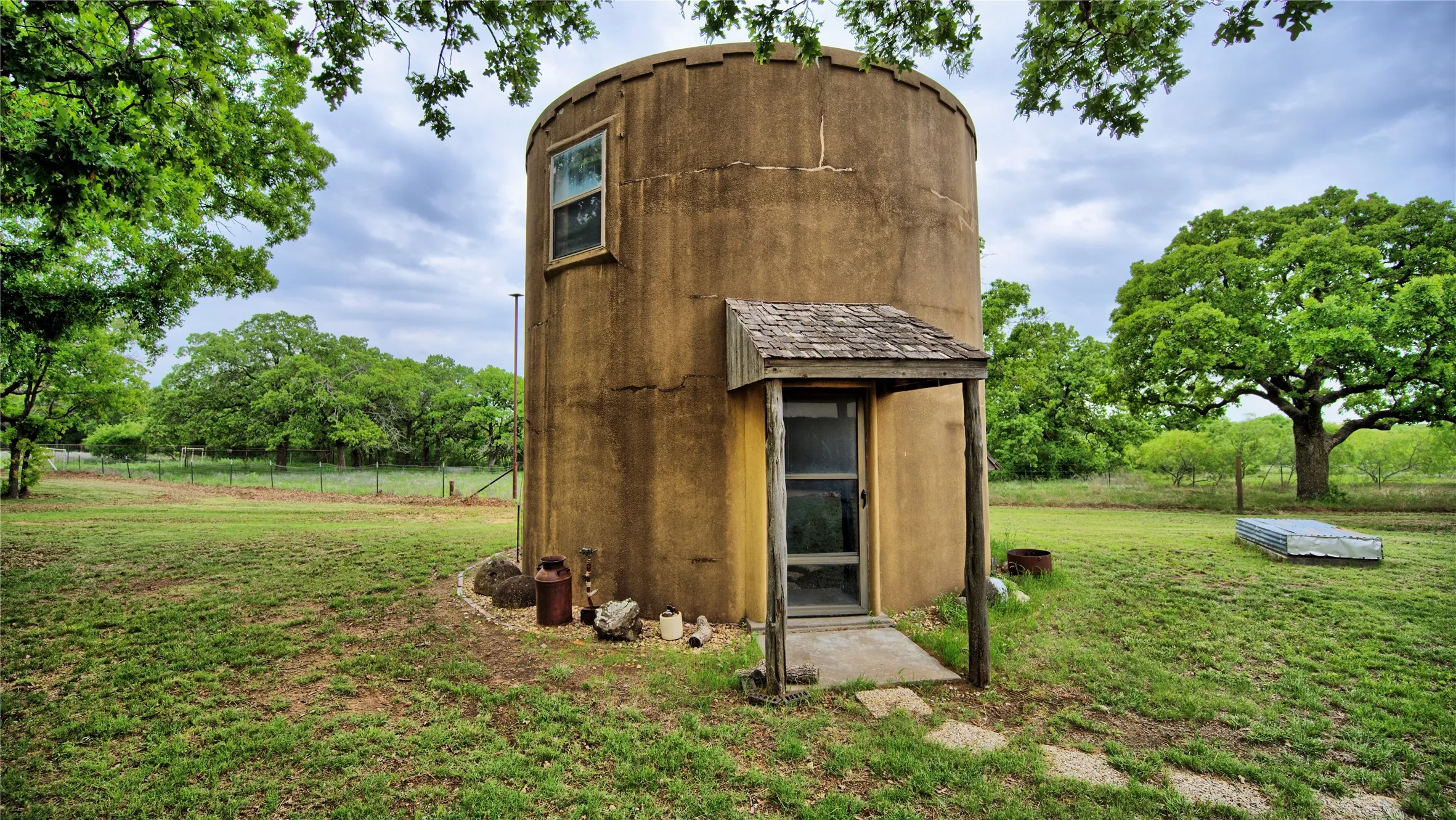 Single Family Residence For Sale in Clay County , 3377 Lodge Creek Road, Henrietta, Texas 76365, 4 Bedroom, 2 Bathroom, Garage spaces, 1,720 Sqft, built in 1973, Preowned, Price $950,000, mls#21256041, Real Estate Agent in Henrietta, Homes For Sale in Clay county, Homes For Sale in Henrietta, Realtor in Henrietta Texas, Real Estate Brokerage Independent Realty Texas, Luminita Cordes Realtor