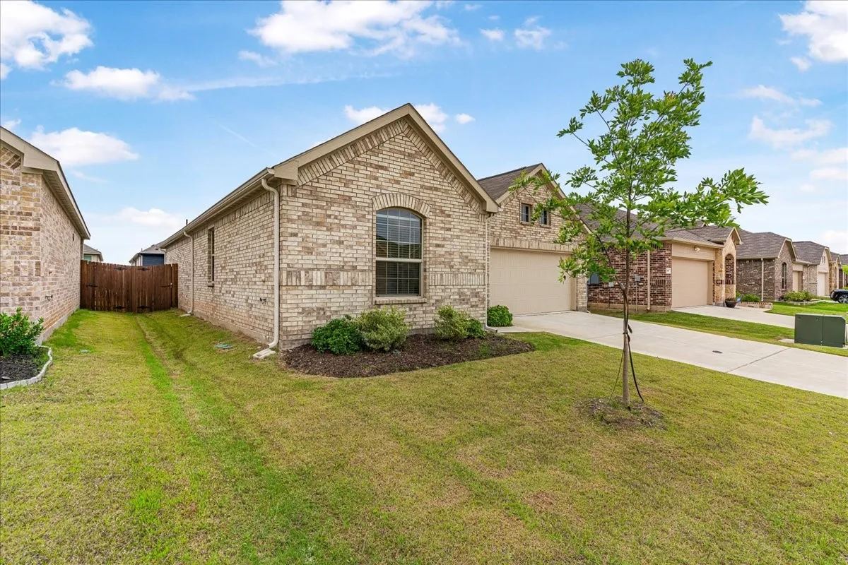 Single Family Residence For Sale in Collin County , 5107 Winterberry Drive, Princeton, Texas 75407, 3 Bedrooms, 2 Bathrooms, 2 Garage spaces, 1,605 Sqft, built in 2023, Price $306,000, mls#21256540, Real Estate Agent in Princeton, Homes For Sale in Collin county, Homes For Sale in Princeton, Realtor in Princeton Texas, Real Estate Brokerage Independent Realty Texas, Luminita Cordes Realtor