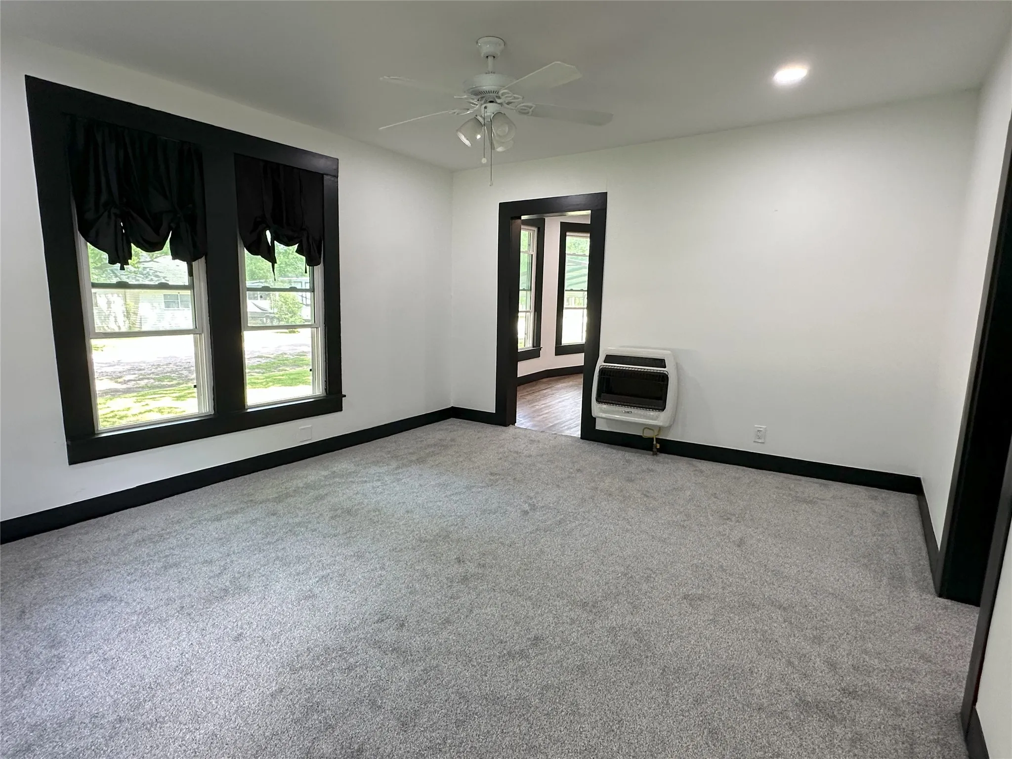 Single Family Residence For Sale in Hill County , 506 NE 3rd Street, Hubbard, Texas 76648, 3 Bedrooms, 2 Bathrooms, Garage spaces, 1,938 Sqft, built in 1945, Preowned, Price $199,000, mls#21258072, Real Estate Agent in Hubbard, Homes For Sale in Hill county, Homes For Sale in Hubbard, Realtor in Hubbard Texas, Real Estate Brokerage Independent Realty Texas, Luminita Cordes Realtor