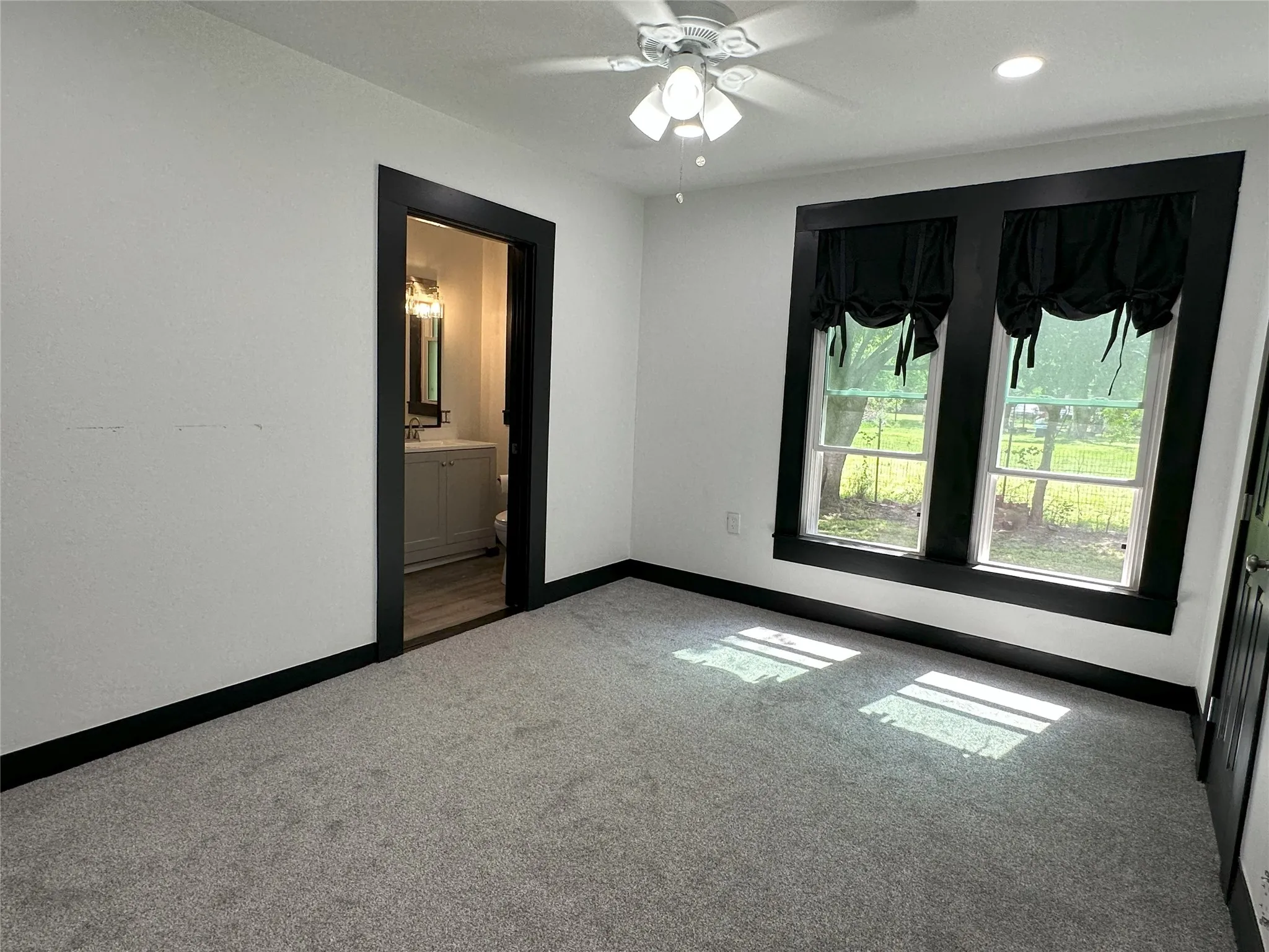 Single Family Residence For Sale in Hill County , 506 NE 3rd Street, Hubbard, Texas 76648, 3 Bedrooms, 2 Bathrooms, Garage spaces, 1,938 Sqft, built in 1945, Preowned, Price $199,000, mls#21258072, Real Estate Agent in Hubbard, Homes For Sale in Hill county, Homes For Sale in Hubbard, Realtor in Hubbard Texas, Real Estate Brokerage Independent Realty Texas, Luminita Cordes Realtor